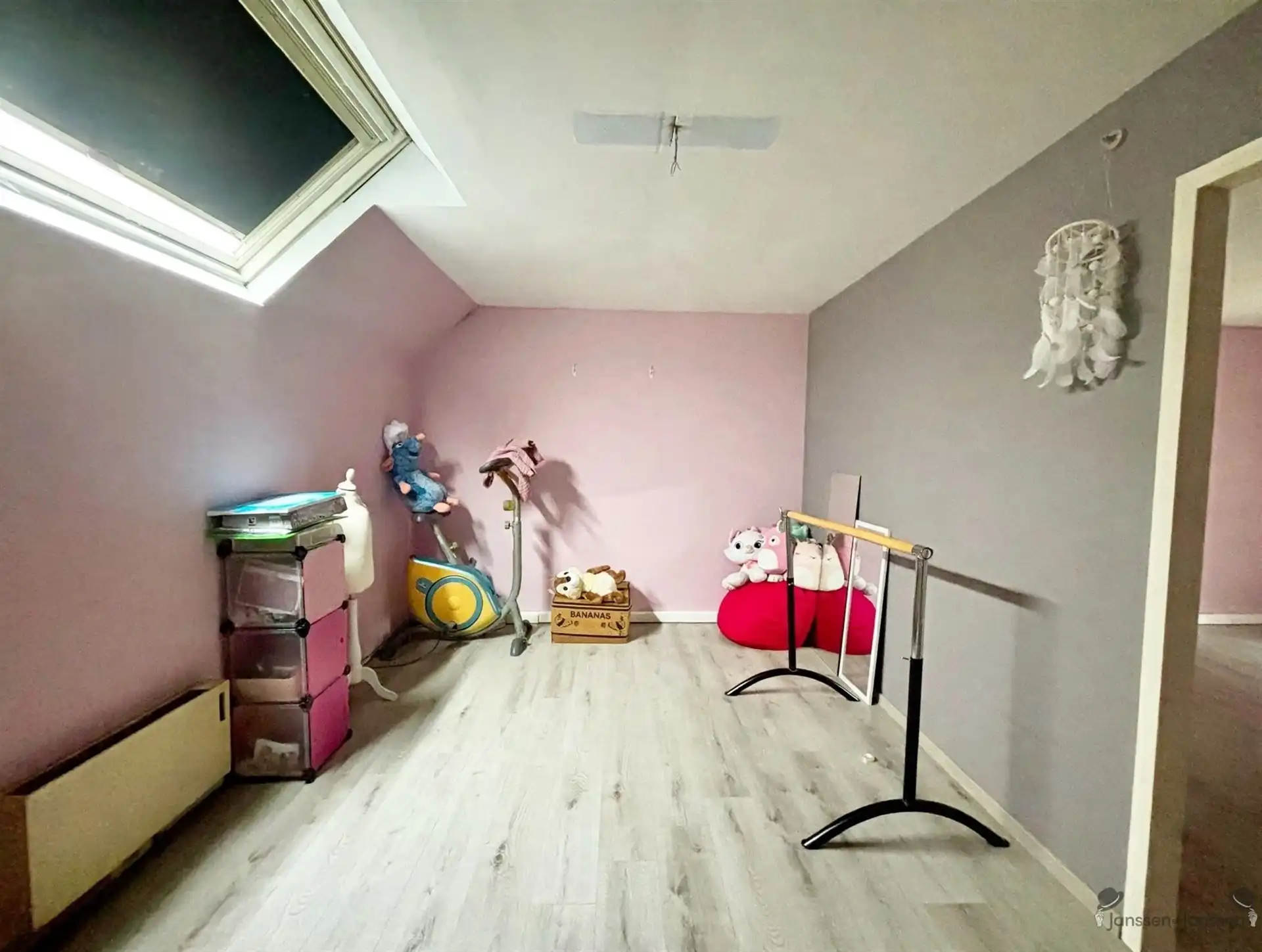 Ruime woning met 5 slaapkamers en tuin foto 16