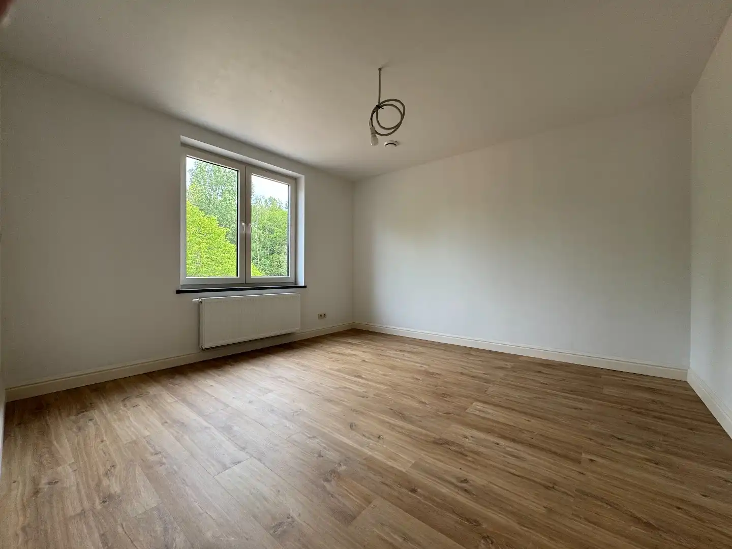 Een 4-gevelwoning met garage en  tuin foto 16
