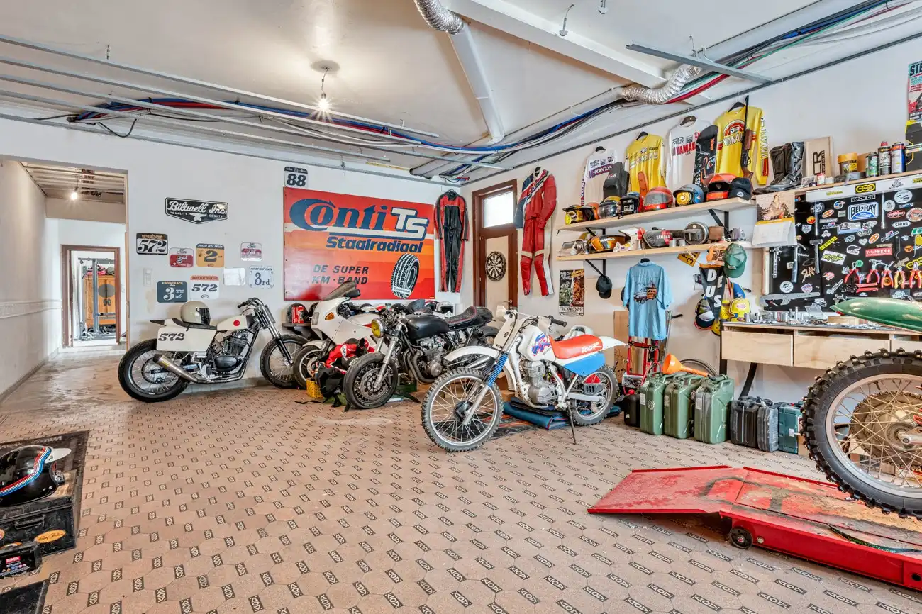 Karaktervolle interbellumwoning met loods foto 24