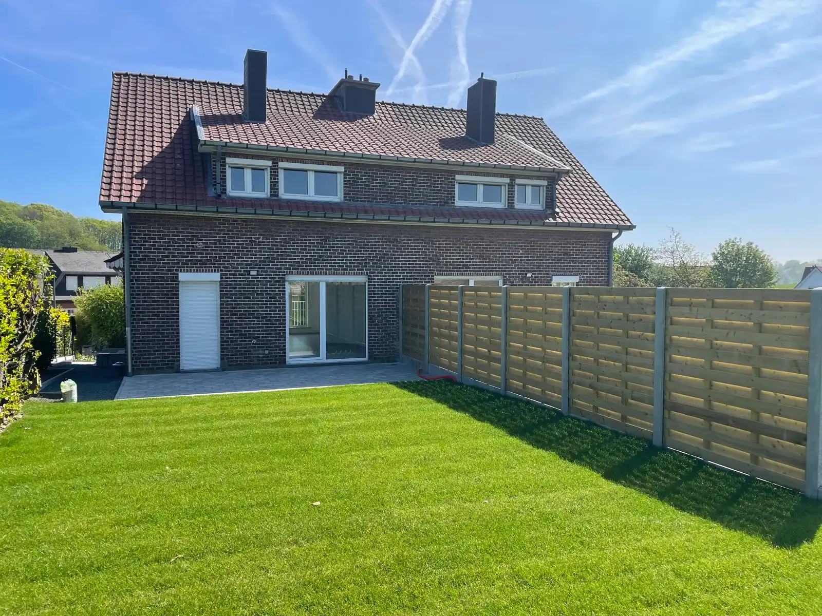 Leemans Immobiliën stelt u deze volledig gerenoveerde woning voor, gelegen op een gegeerde en centrale locatie in Asse. foto {{pictureIndex}}