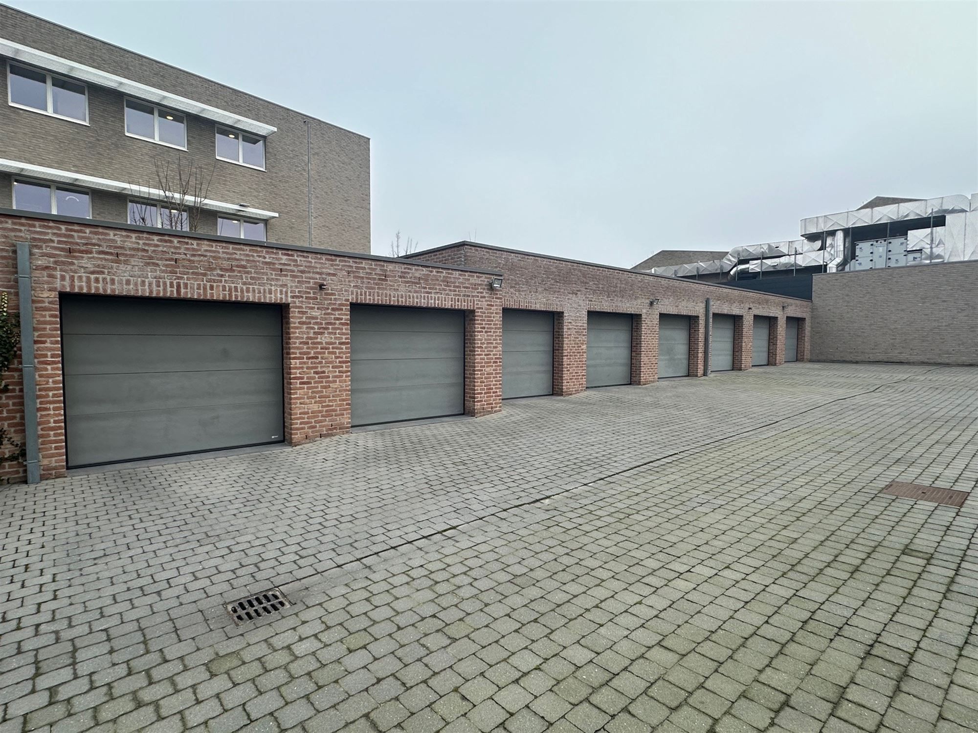 Prachtig recent appartement met garage en autostaanplaats. foto 13