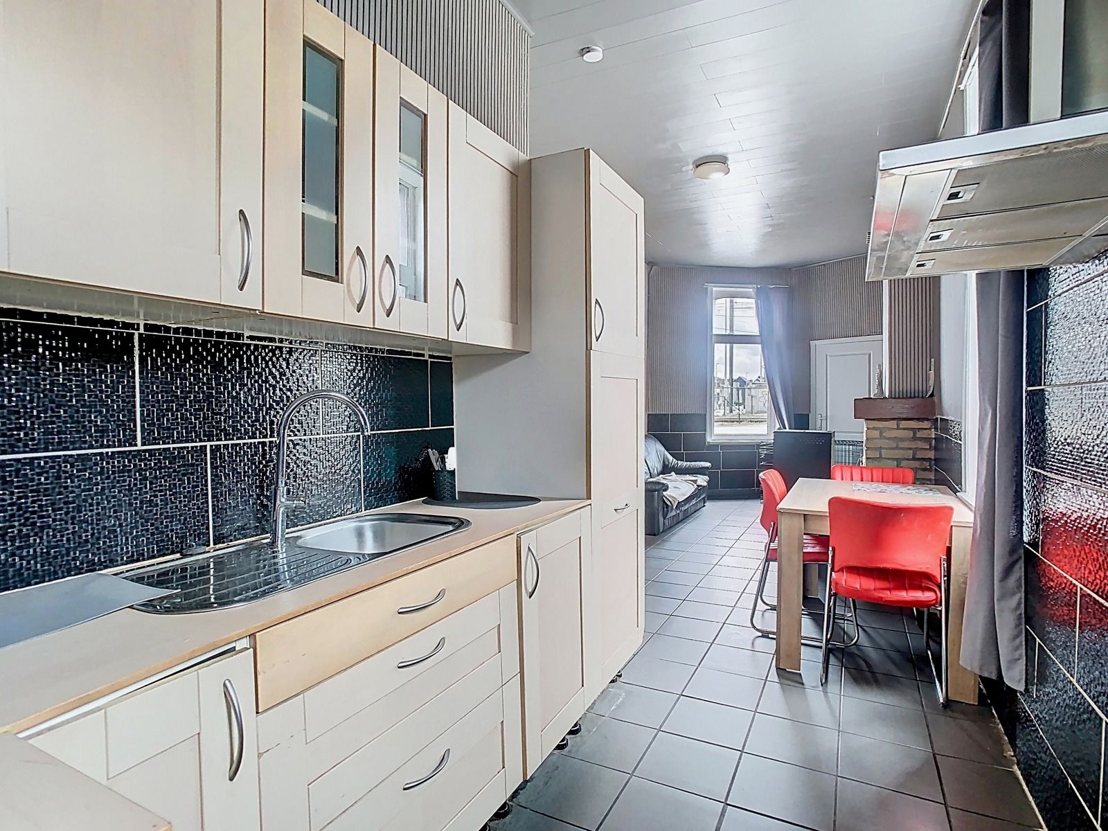 Centraal Gelegen, Zeer Ruime Halfopen Bebouwing met 6 SLPK! foto 6