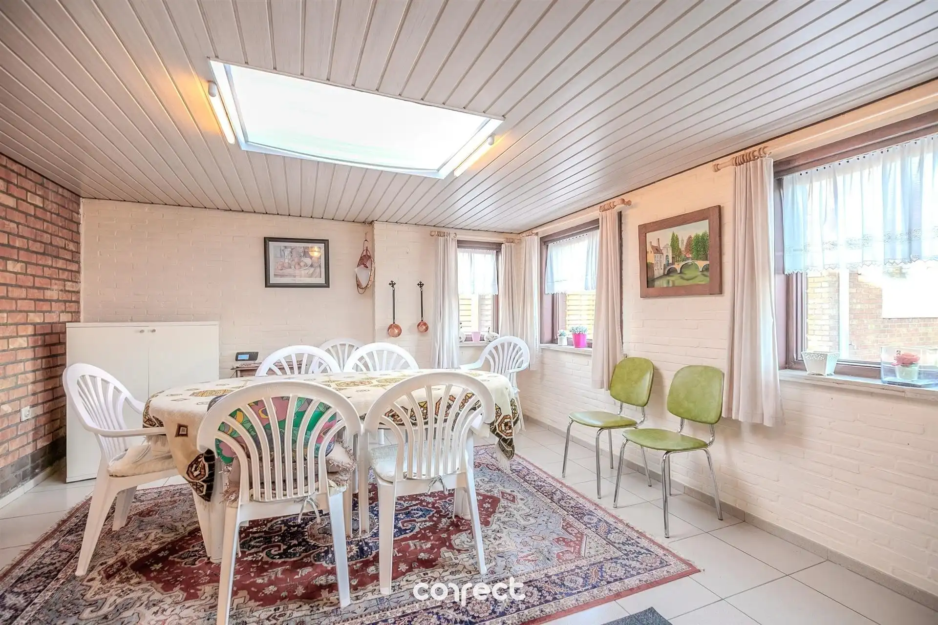 Goed onderhouden laagbouwvilla op een rustige, gunstige locatie met ruime oprit en garage. foto 6