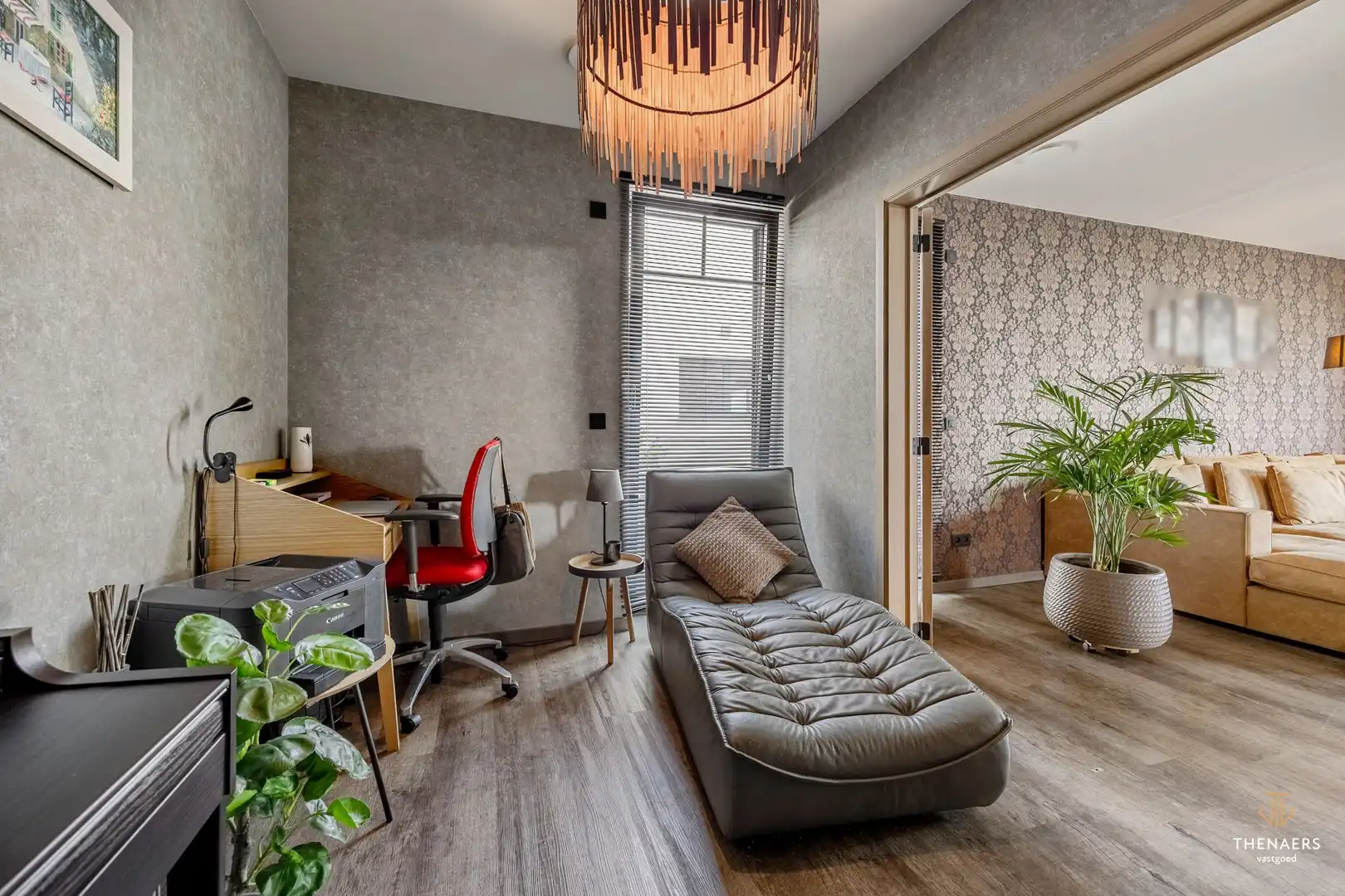 Exclusieve en bijzonder energiezuinige woning met 332 m² woonoppervlakte, vier autostaanplaatsen en verwarmd zwembad. foto 11