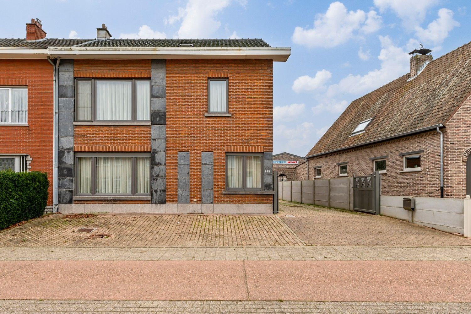 INSTAPKLARE, GOED ONDERHOUDEN RUIME WONING + MAGAZIJN/GARAGE 100 M² foto 3