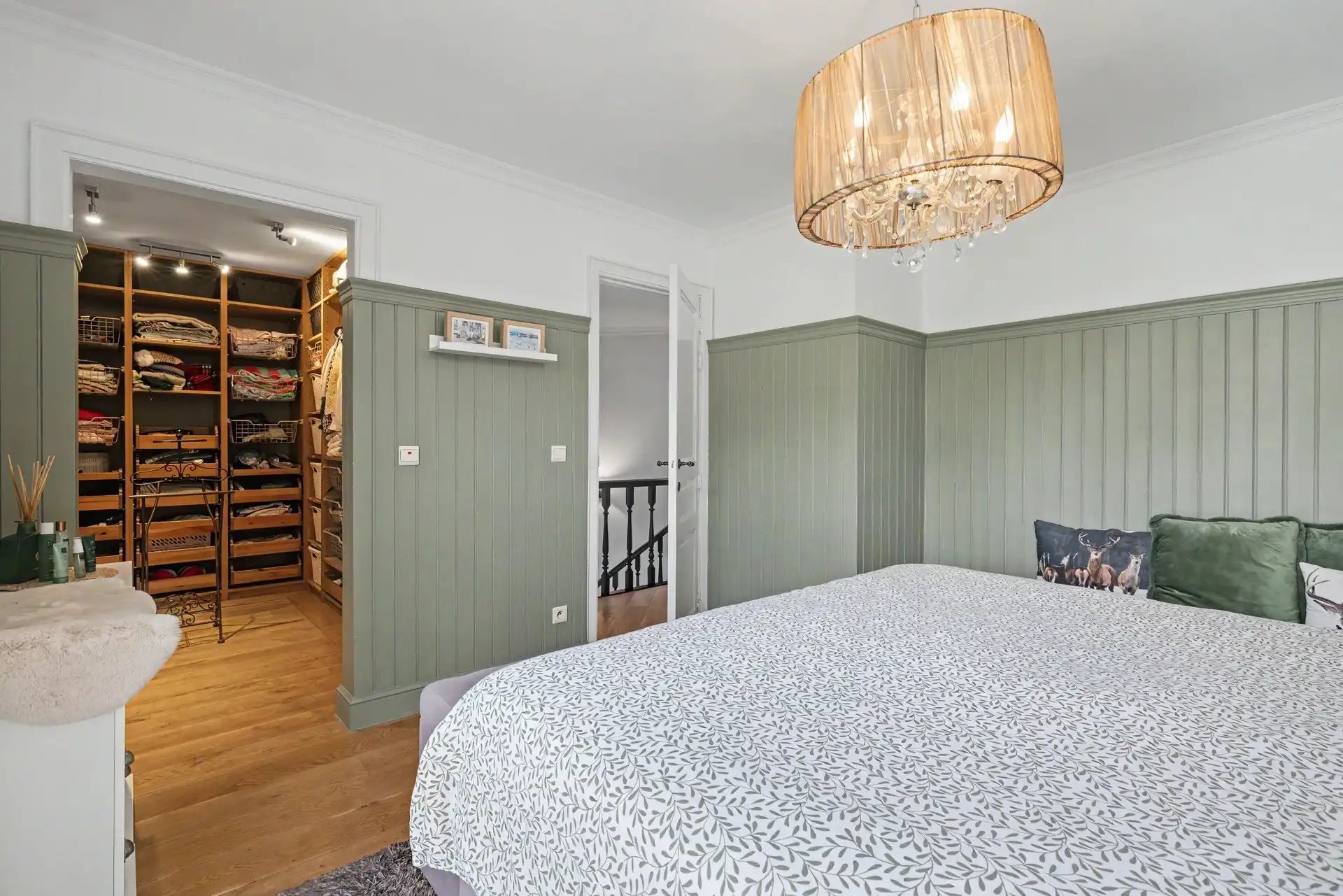 Kwalitatief afgewerkte gezinswoning in authentiek landelijke stijl met o.a. 4 slaapkamers & zwembad (344m²) foto 22