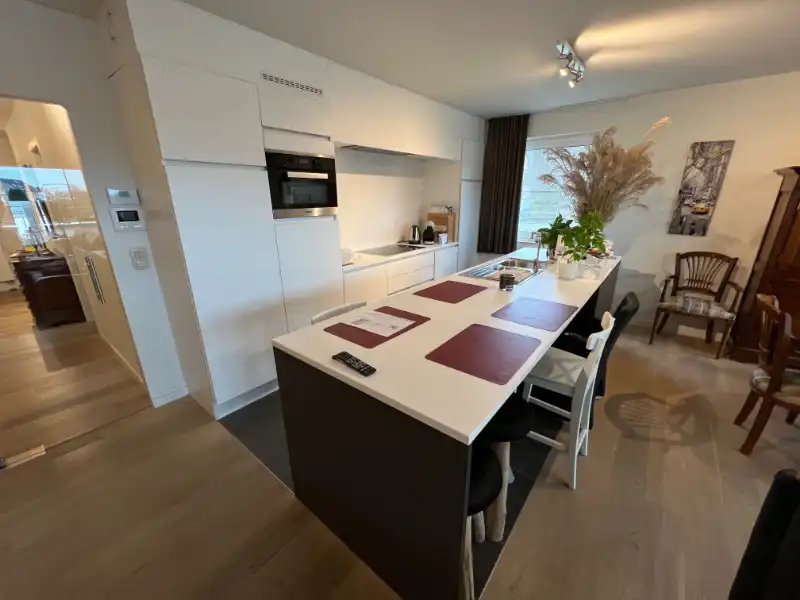 --- NIEUW --- Ruim recent appartement (112m²) met 3 slaapkamers + garagebox foto 5