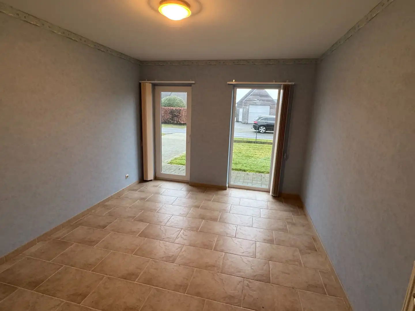 Charmante bungalow met grote tuin foto 5