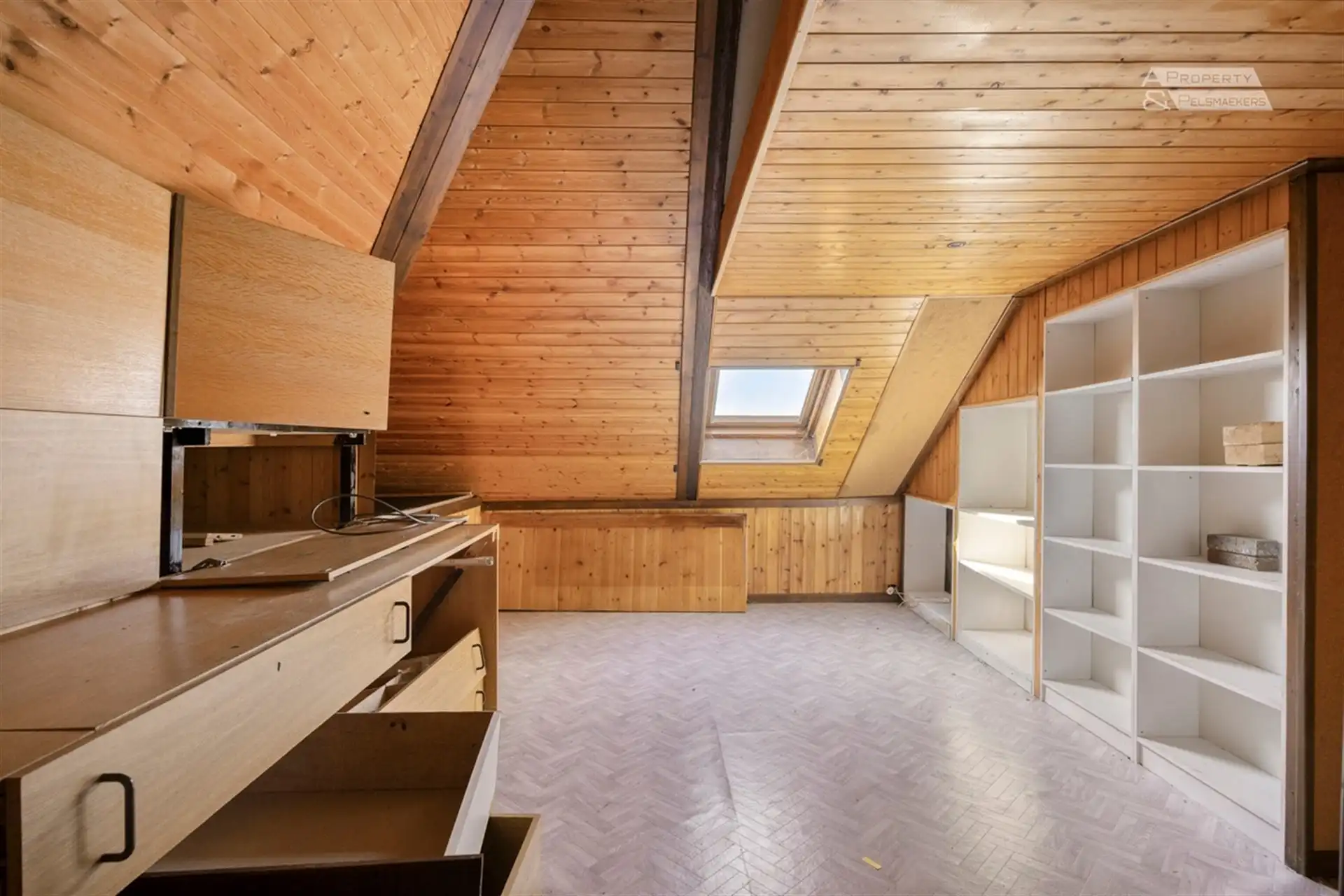 Ruime vrijstaande woning, omgeven door groene weilanden en op wandelafstand van het dorp. foto 14