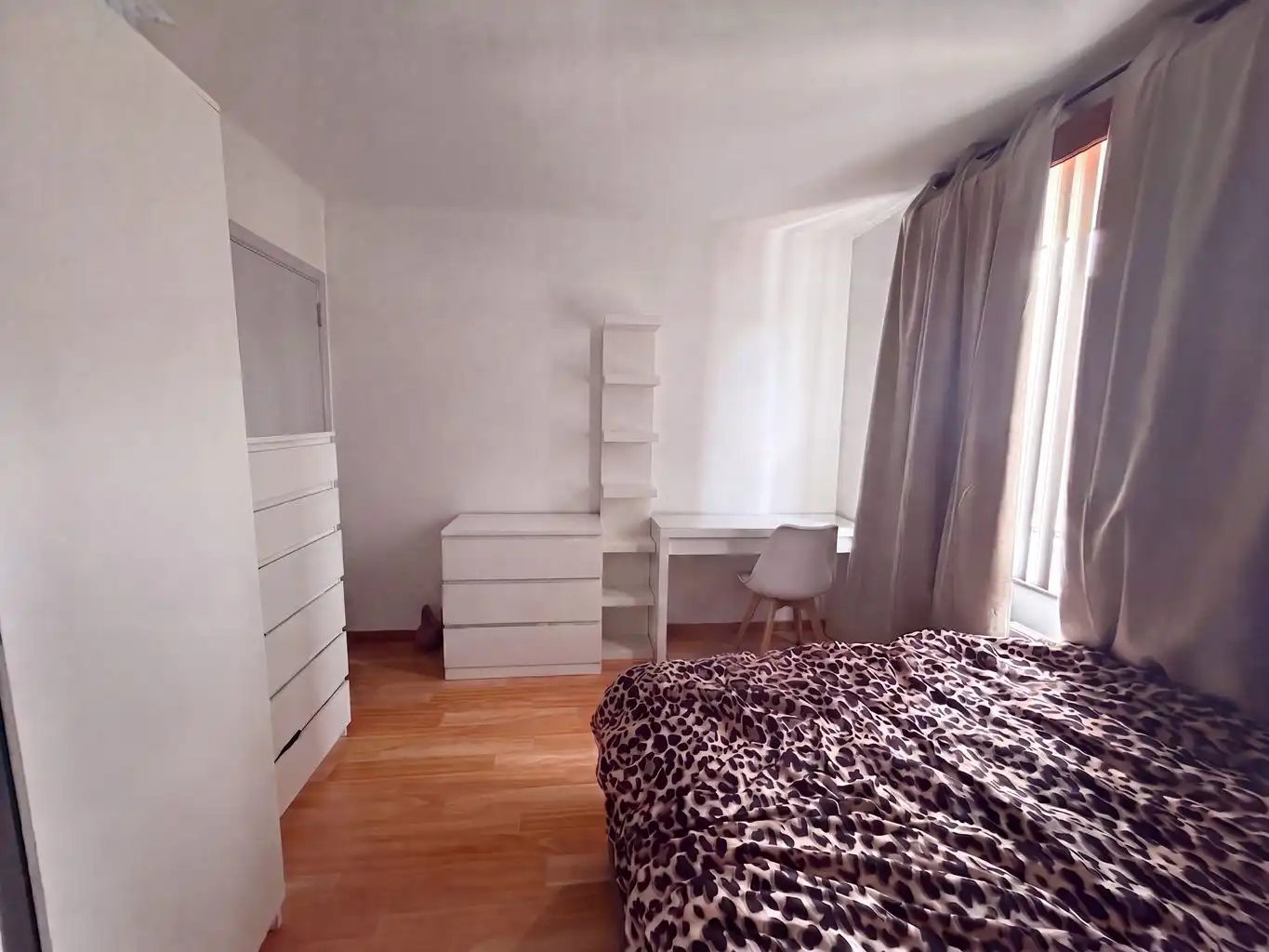 Gezellig 2-slpk appartement met terrasje in het centrum van Maaseik met autostaanplaats en aparte berging. foto 9