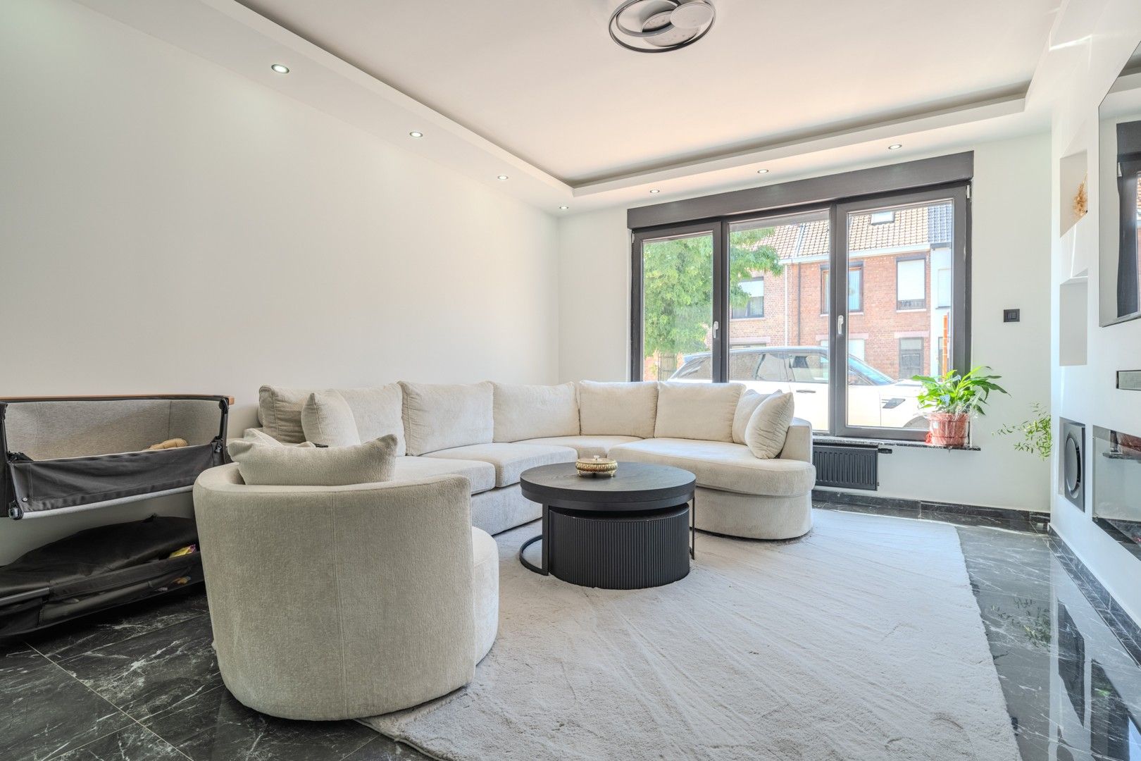 Ruime gerenoveerde woning foto 3