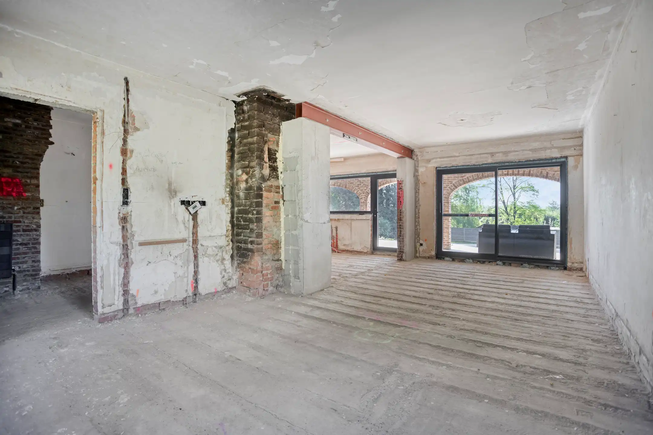 Te renoveren vrijstaande woning met veel potentieel foto 5