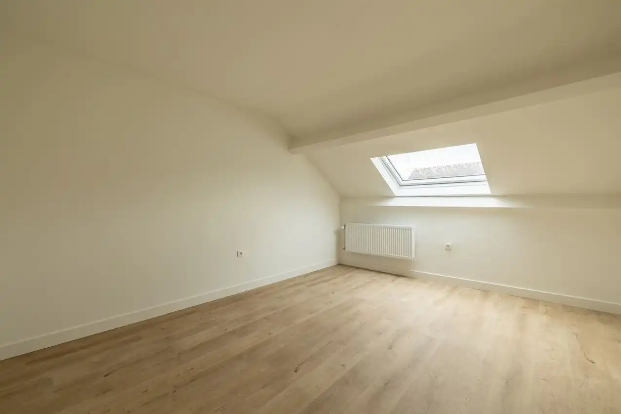 Vernieuwde rijwoning met drie slaapkamers en mooie tuin foto 25