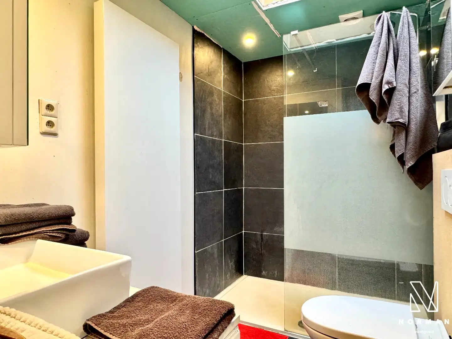 Woning met 4 slaapkamers, tuin en garage te koop in centrum Kuurne! foto 11