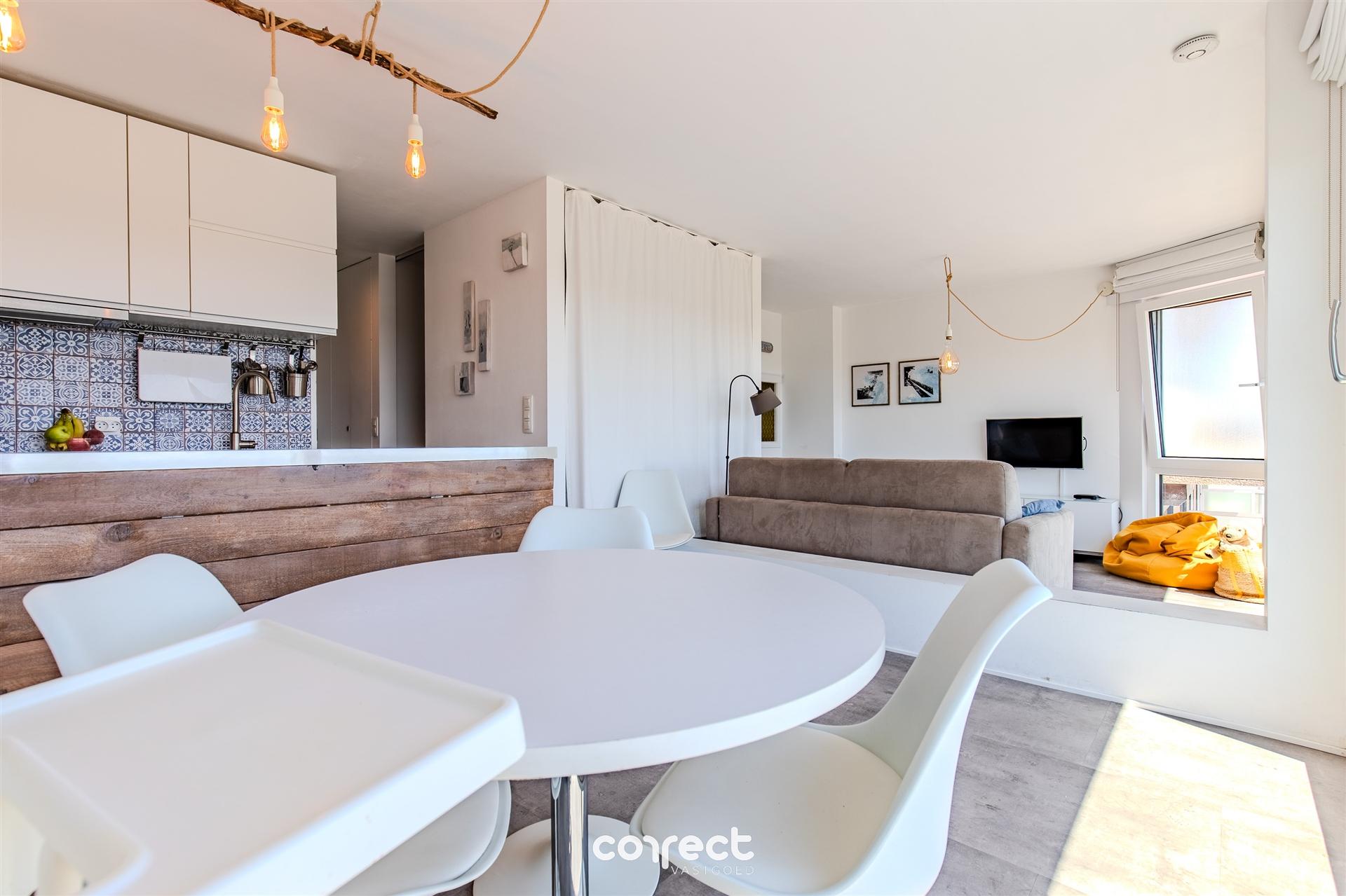 Prachtig (totaal renovatie 2021) appartement, op de 5e verdieping, gelegen aan de zeedijk. foto 4