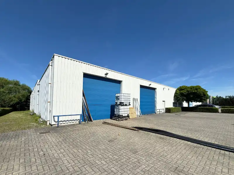 Magazijn te huur van 950 m² vlakbij de A12 foto 2
