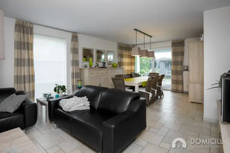 Roeselare –&nbsp; stijlvolle villa met zonnige tuin, 5 slaapkamers/bureel, dubbele garage en ruime carport. opp 564 m². foto 3