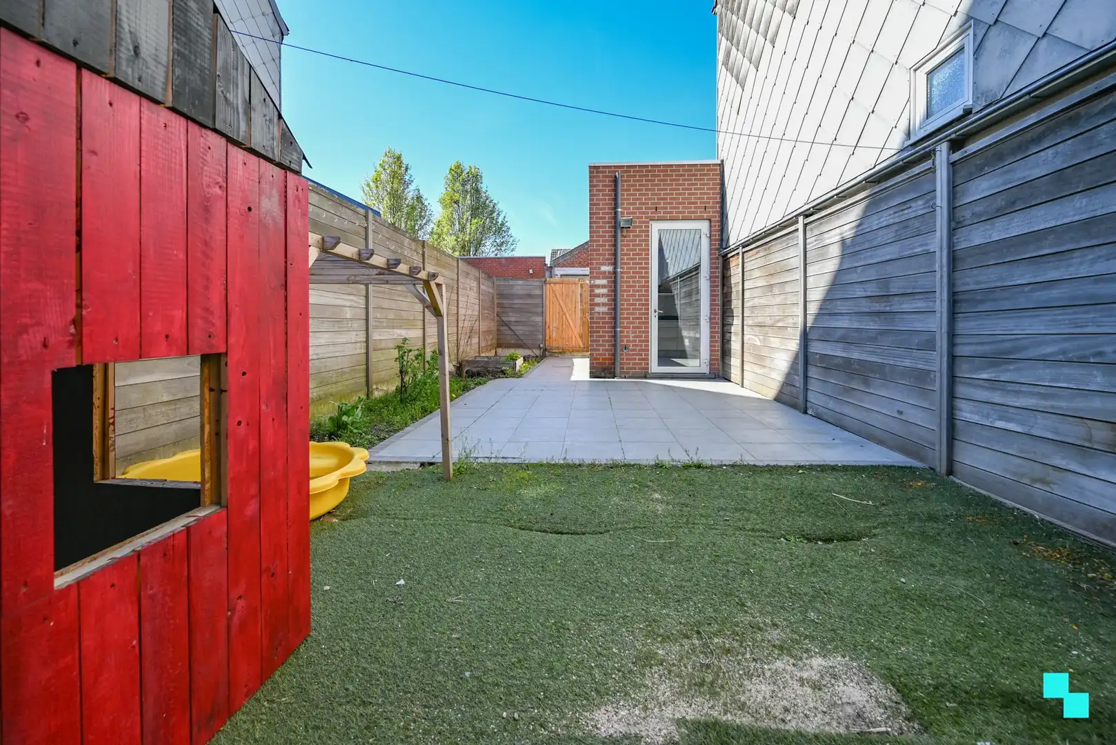 Riante halfopen woning met garage foto 22