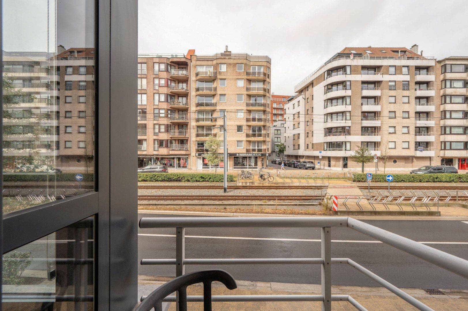 Modern appartement te koop in Knokke-Heist – ideale investering of tweede verblijf. foto 11