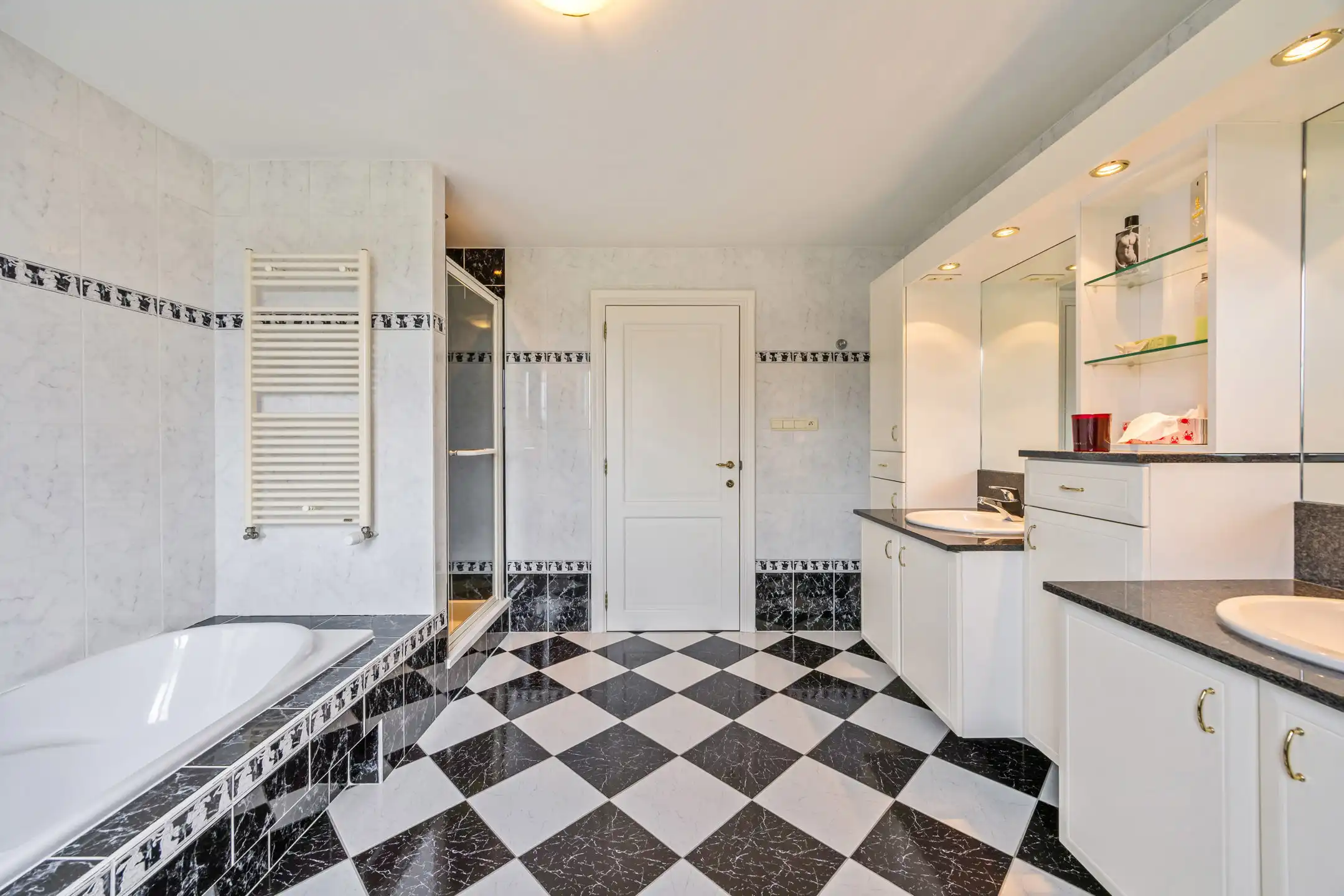 Exclusieve villa met zonnige tuin in Mal foto 23