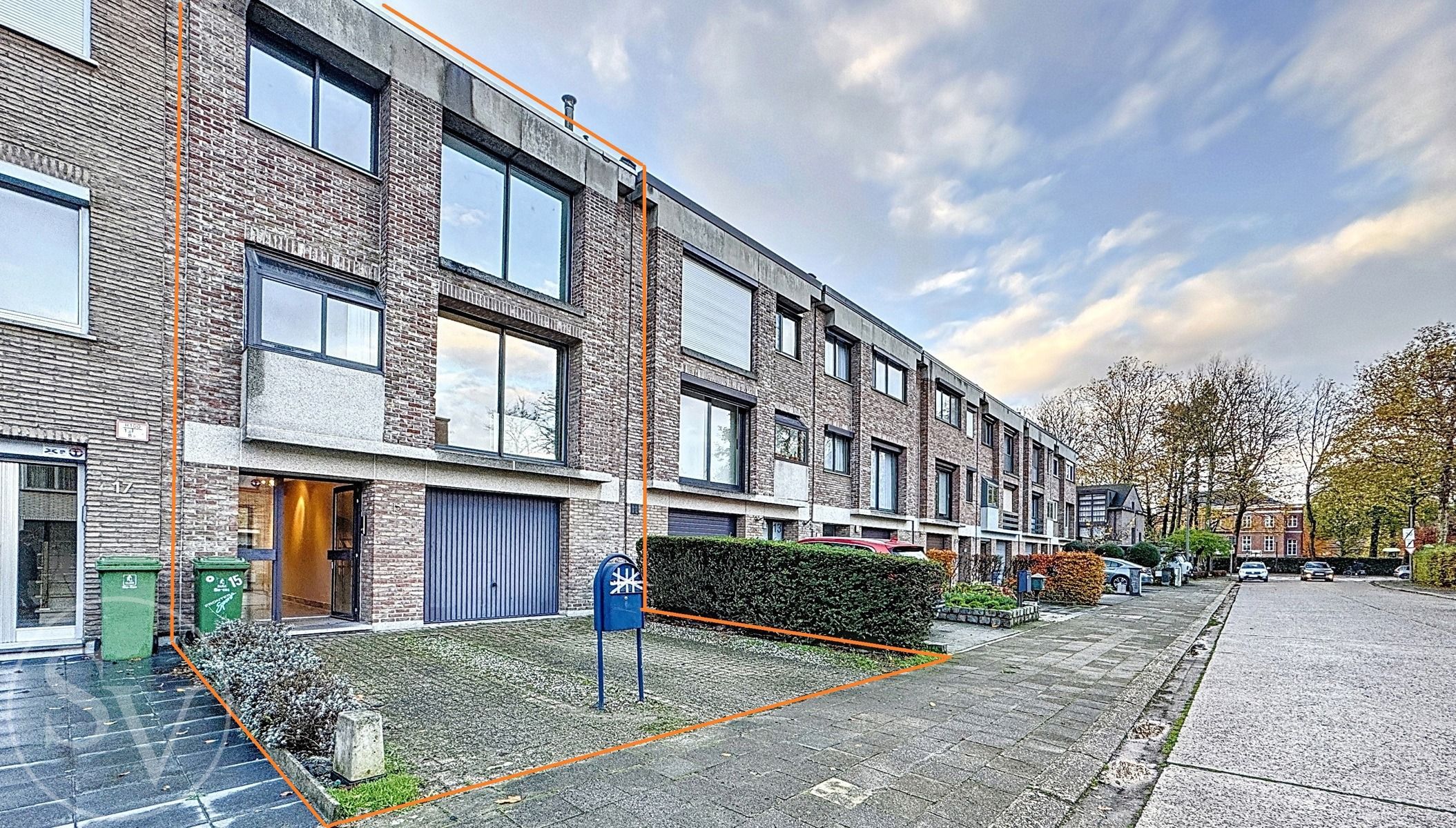 Bel-etagewoning met 4 slaapkamers en tuin. foto 2