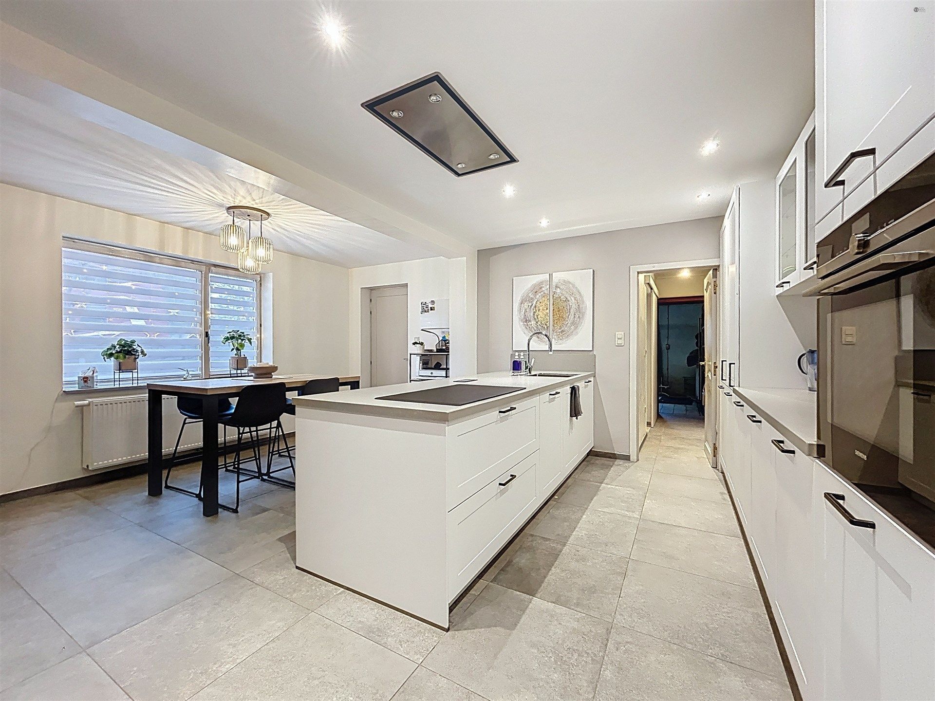 Half open bebouwing met 4 slaapkamer en garage op perceel van 433m² foto 3