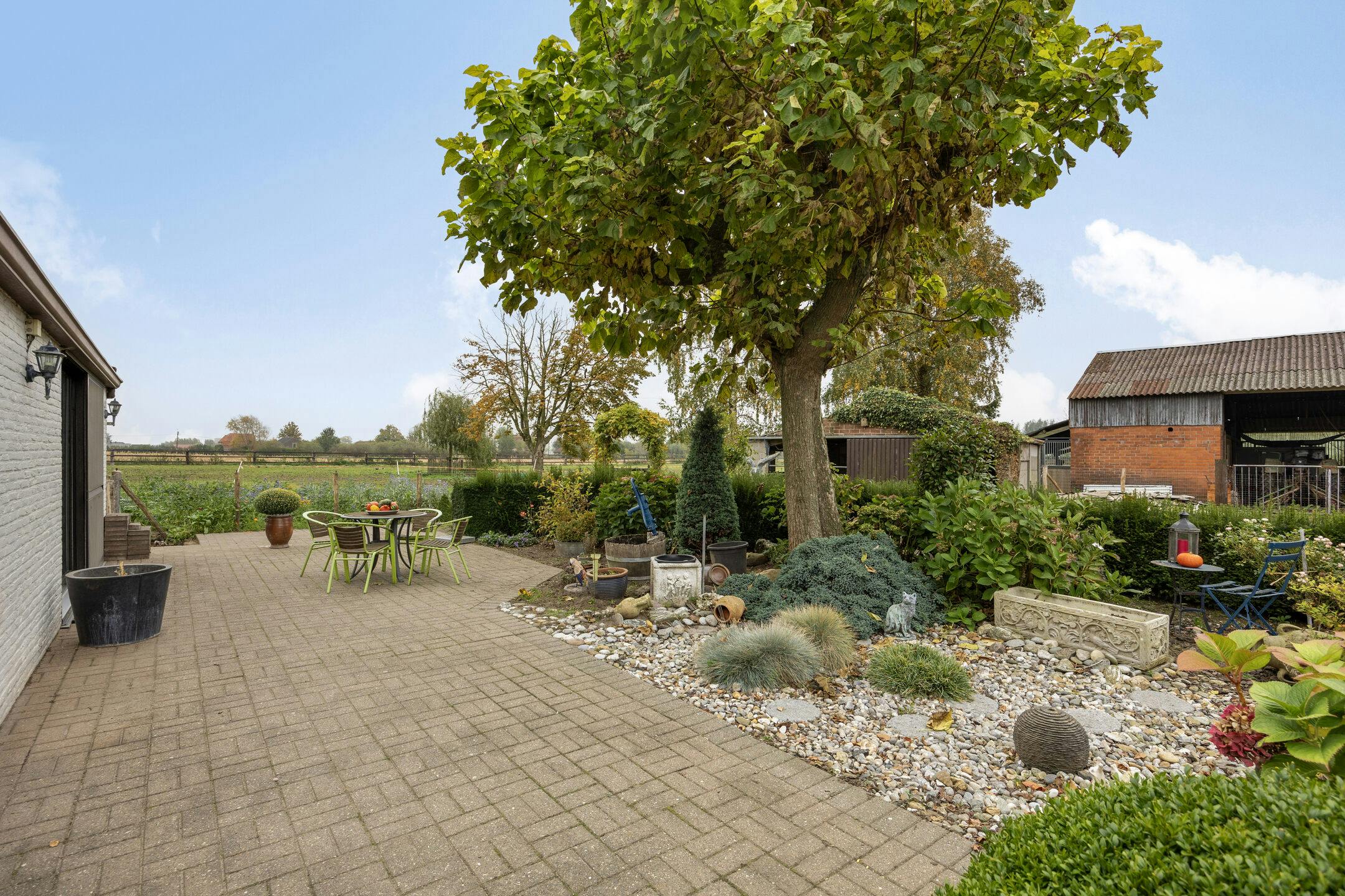 Te renoveren hoeve en bijgebouwen met charme en potentieel foto 18