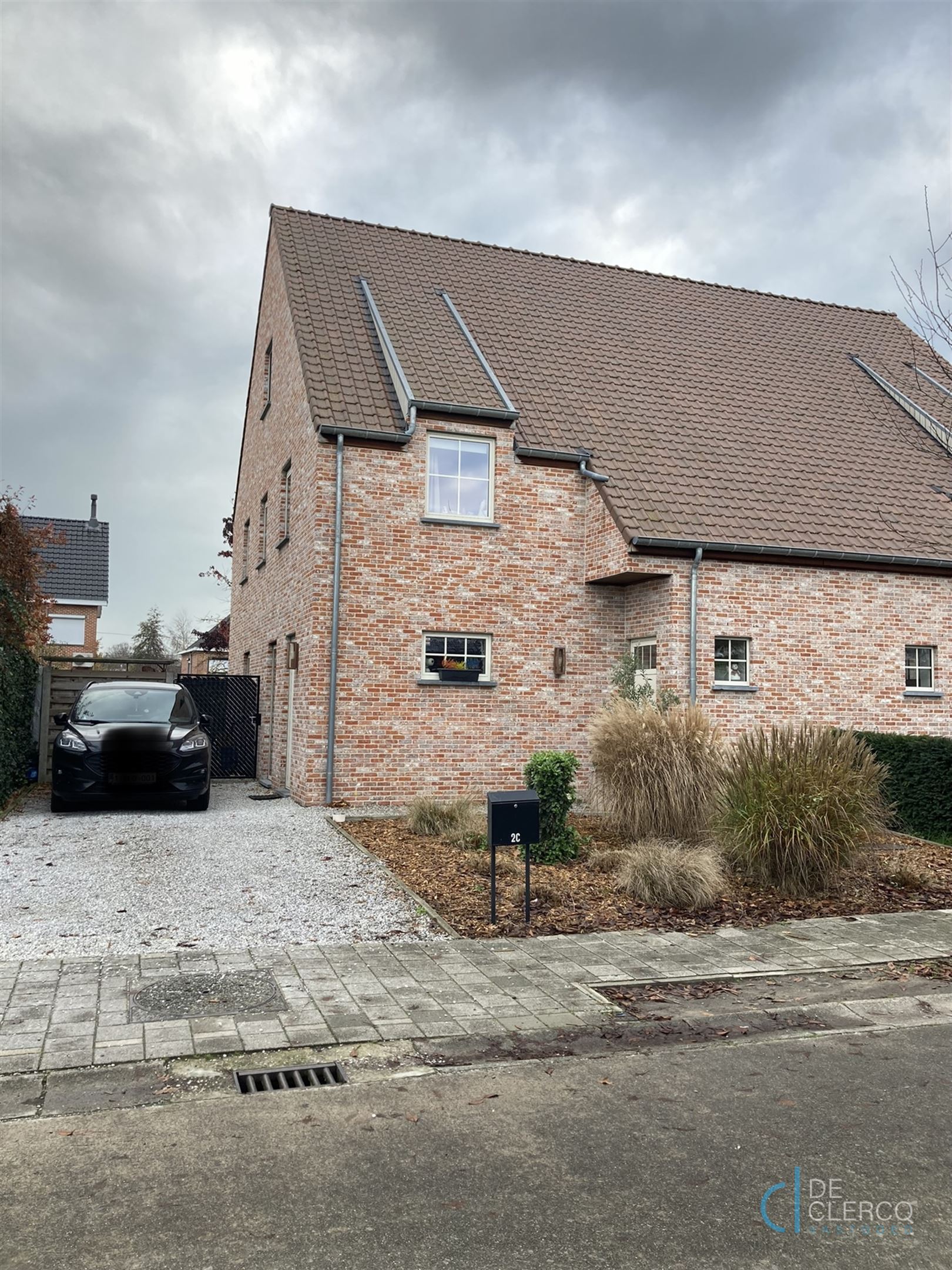 Zeer ruime, halfopen pastorij woning te huur vlakbij Lochristi Dorp foto {{pictureIndex}}