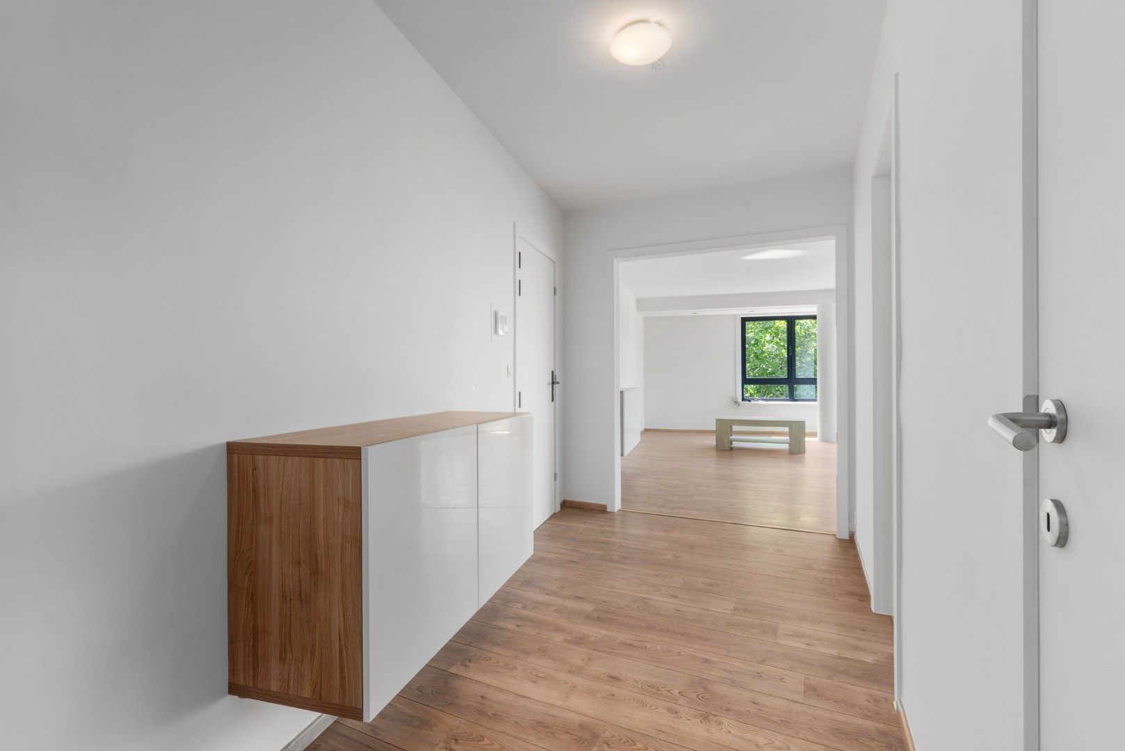 Instapklaar ruim hoek appartement met prachtig open zicht foto 6