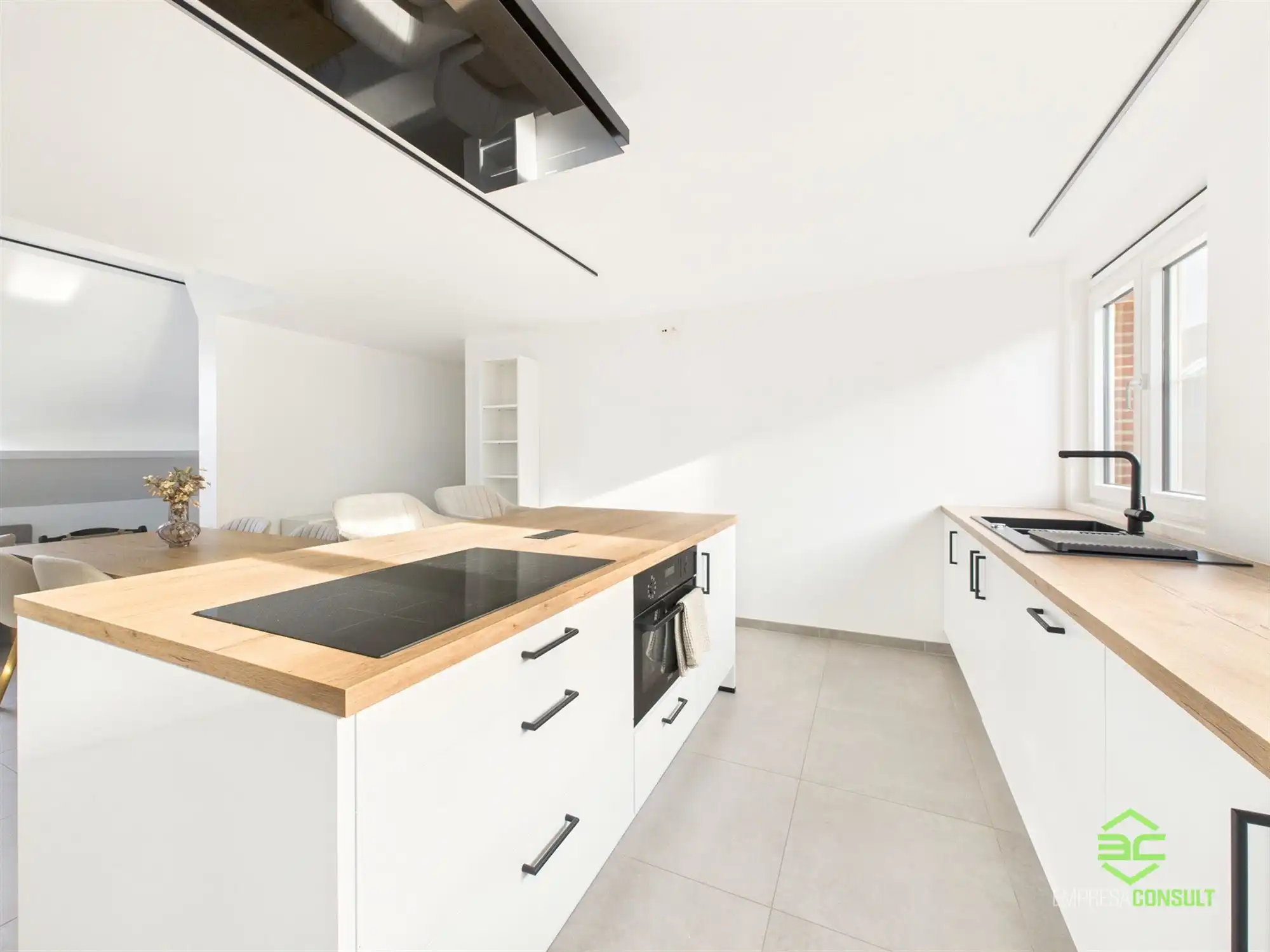 Instapklaar dakapp met 1 slpk in het centrum! foto 2