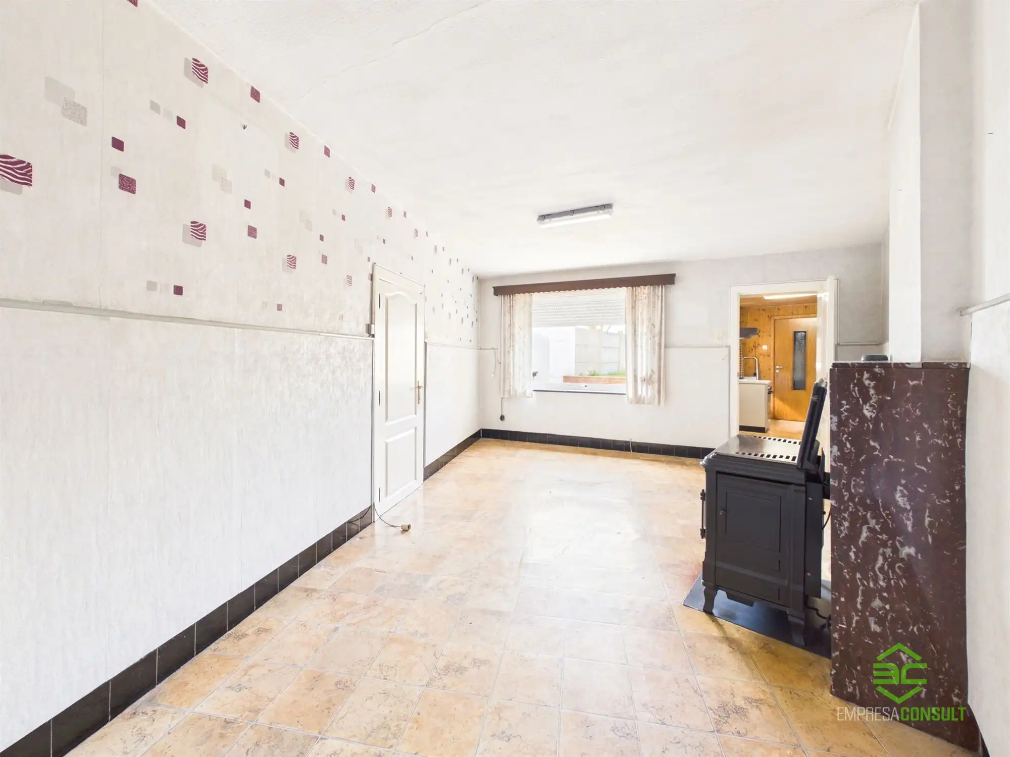Centraal gelegen te renoveren woning met 3/5slpk! foto 9