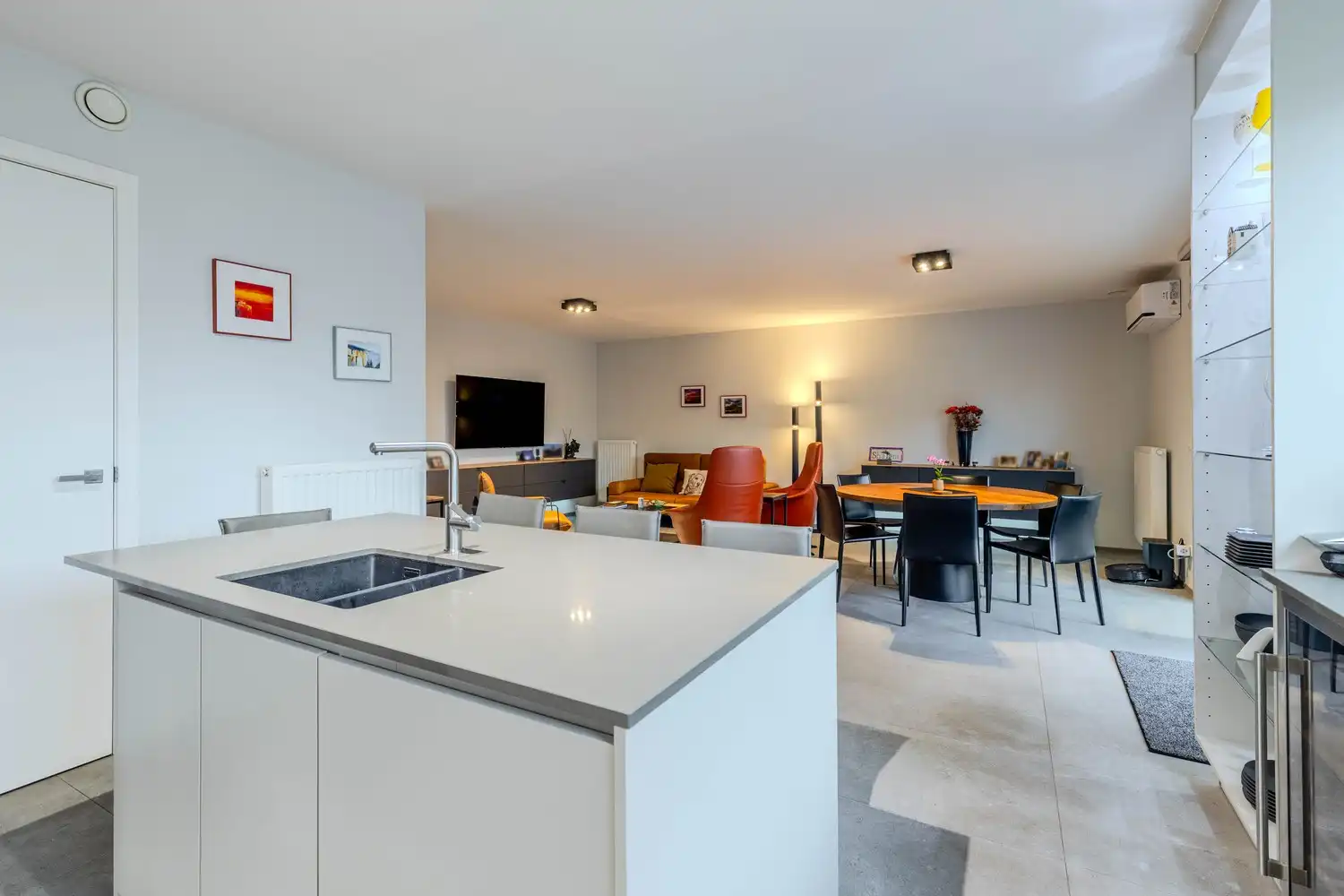 Stijlvol gelijkvloers 2-slaapkamerappartement met 2 badkamers, ruim terras en stadstuin in Lanaken foto 12