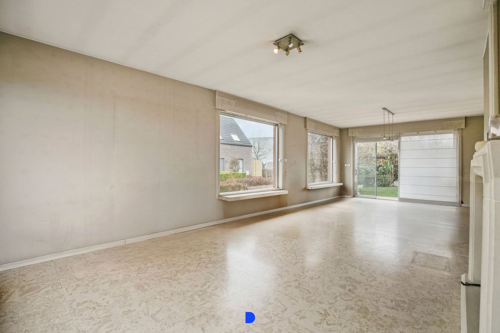 Handelspand met woonst op commerciële ligging. foto 21