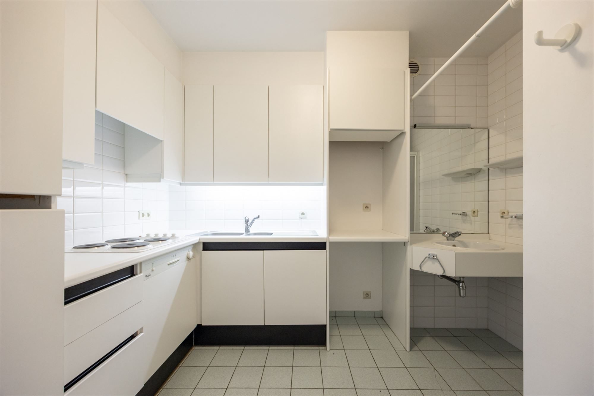 Instapklaar kantoor in het centrum van Schoten foto 18