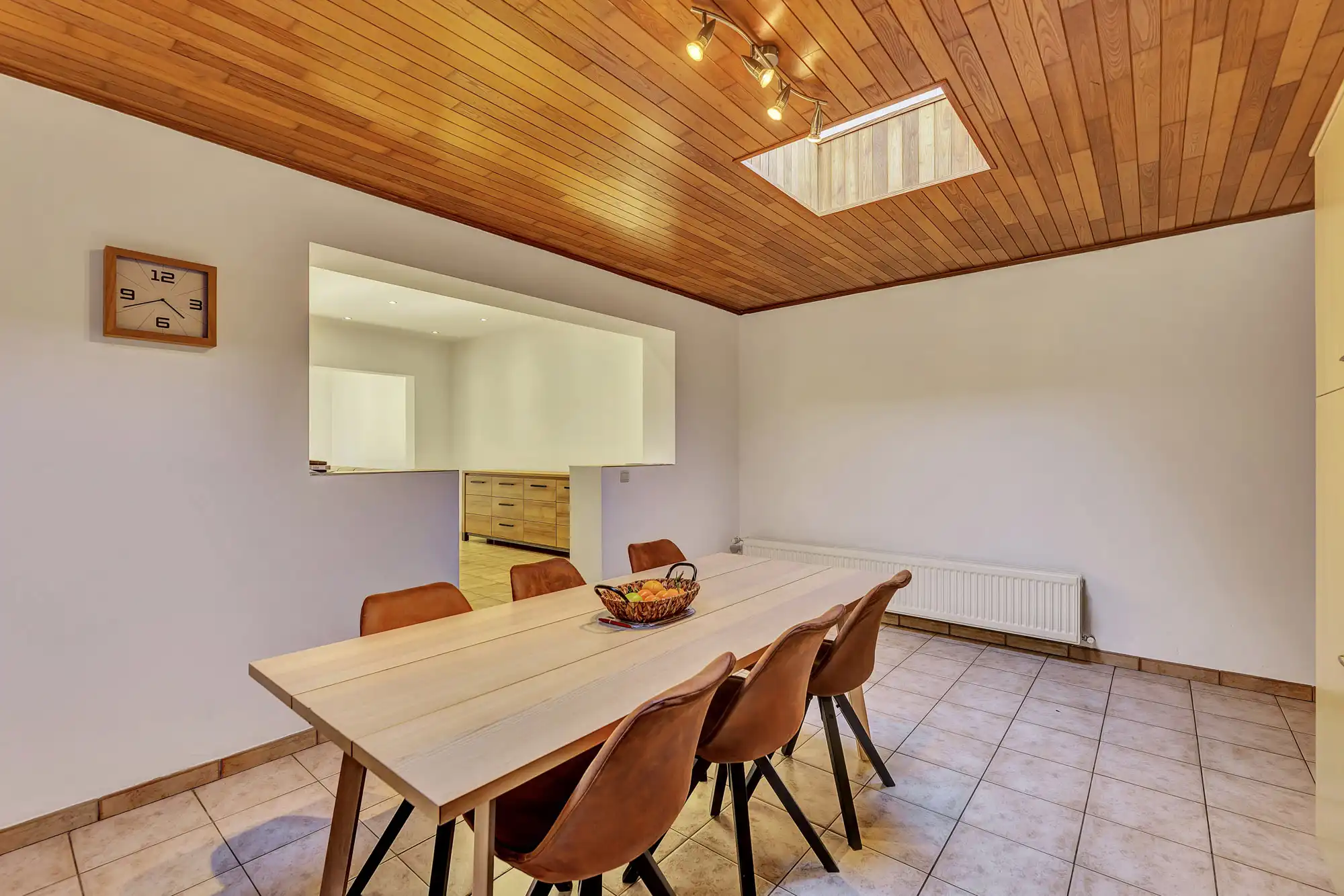 Goed onderhouden woning met garage foto 12