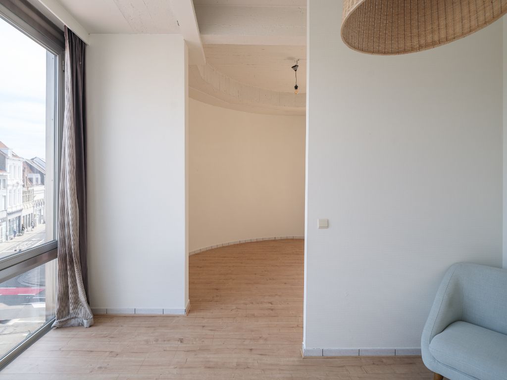 Unieke, lichtrijke cityflat nabij de Coupure foto 5