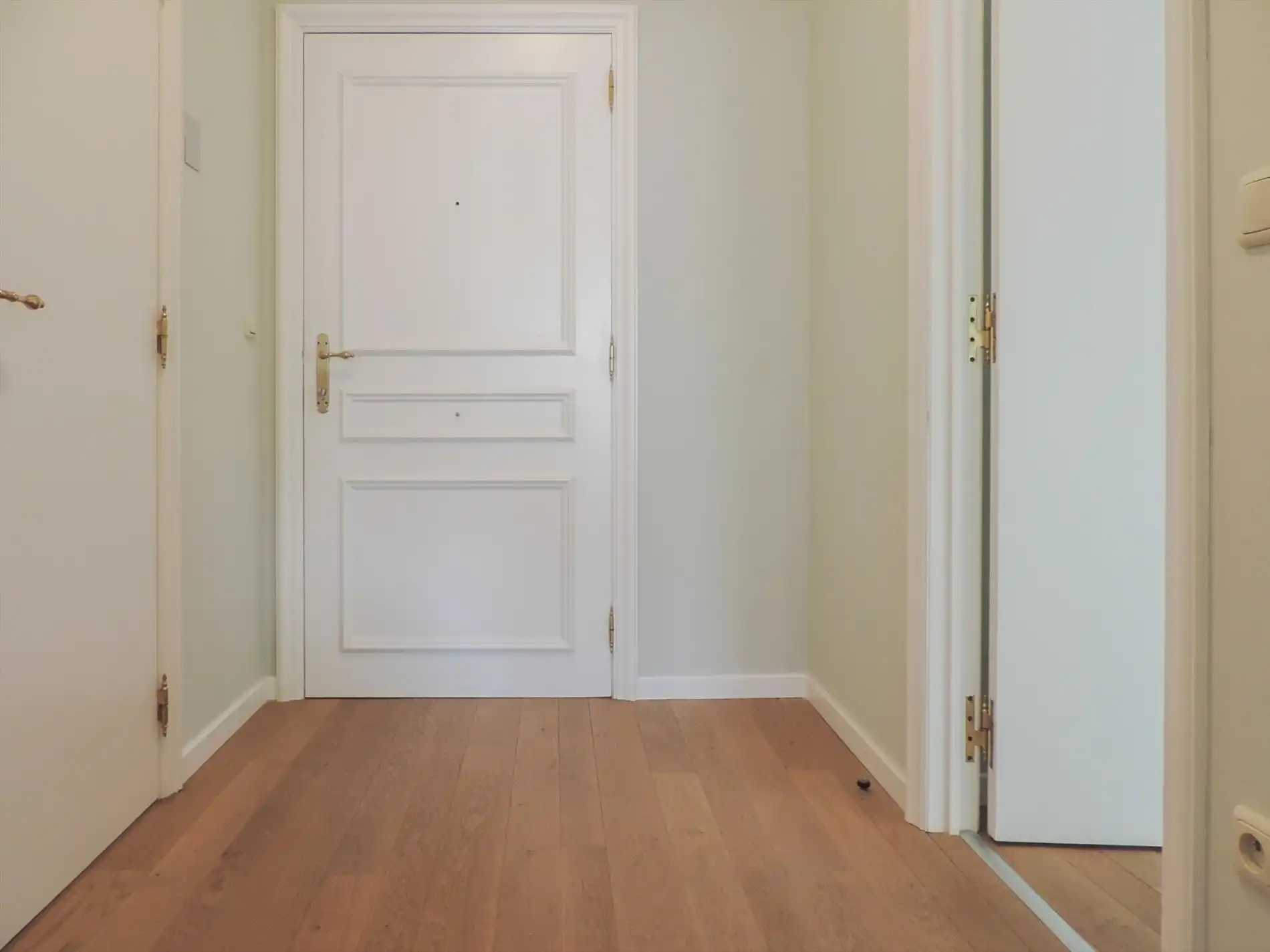 Gerenoveerde serviceflat met 1slk in klassevolle residentie in hartje Brugge foto 12