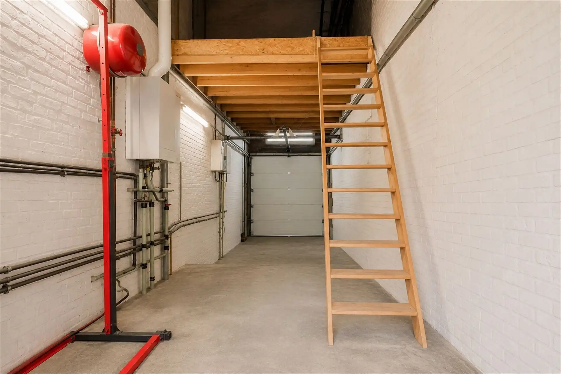 Gezinswoning met grote tuin en garage! foto 25