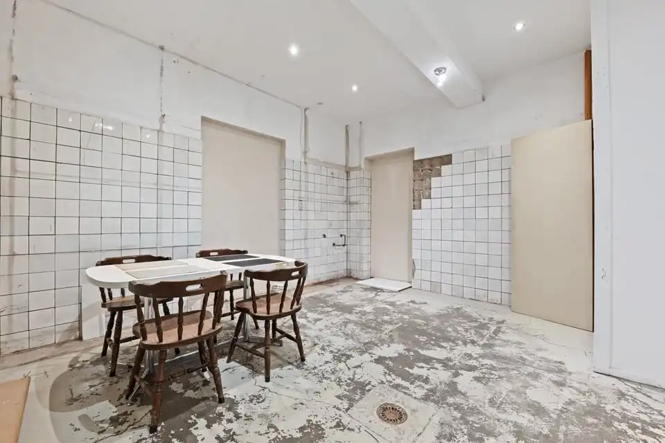 ICONISCH HANDELSPAND MET LUXUEUZE WOONST OP DE GROTE MARKT VAN SINT-TRUIDEN foto 40