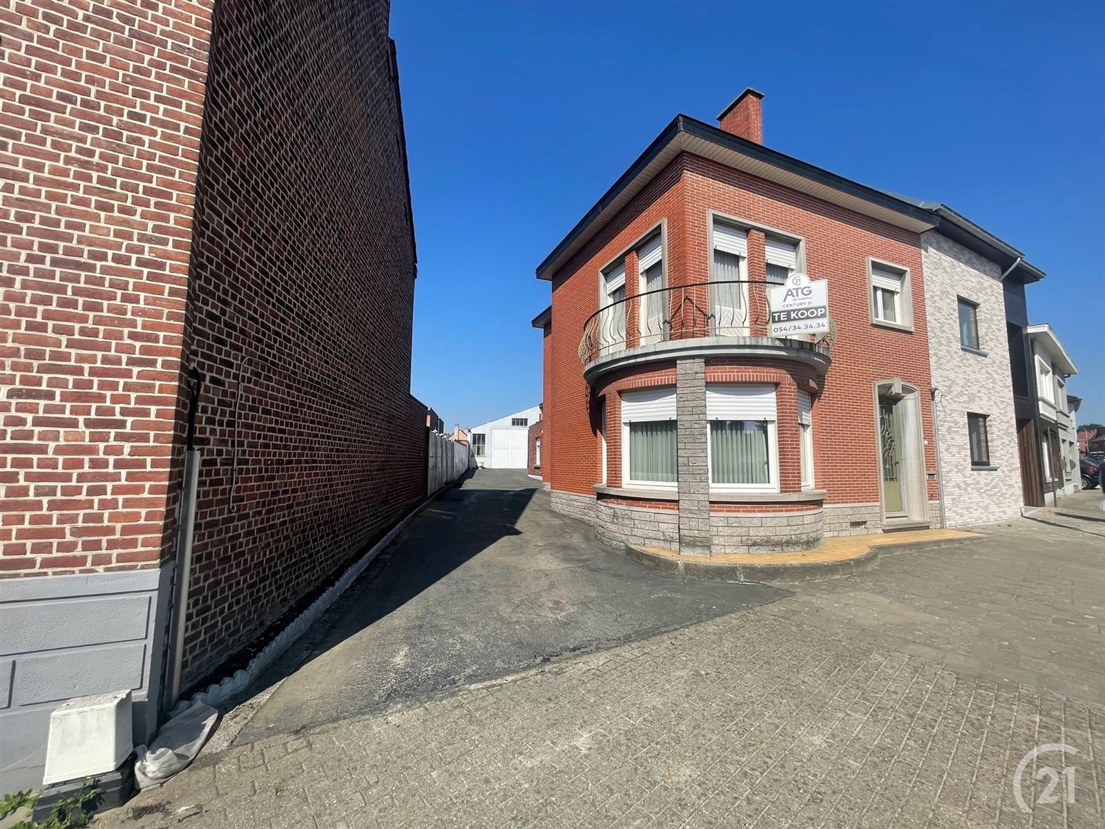 3 gevelwoning met loods (248m2) en garage foto 32