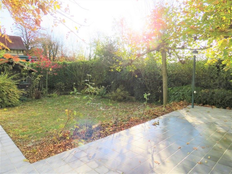 Villa met zonnige tuin in een rustige buurt foto 15