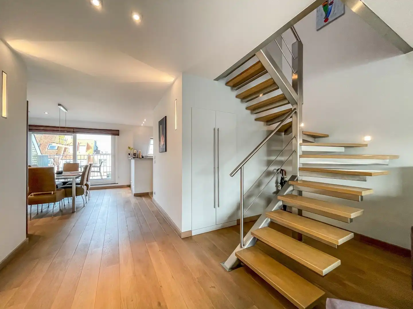 Gemeubeld duplex dakapp. met circa 16 m² terras gelegen in de P. Parmentierlaan op wandelafstand van het Rubensplein en de Zeedijk. foto 12