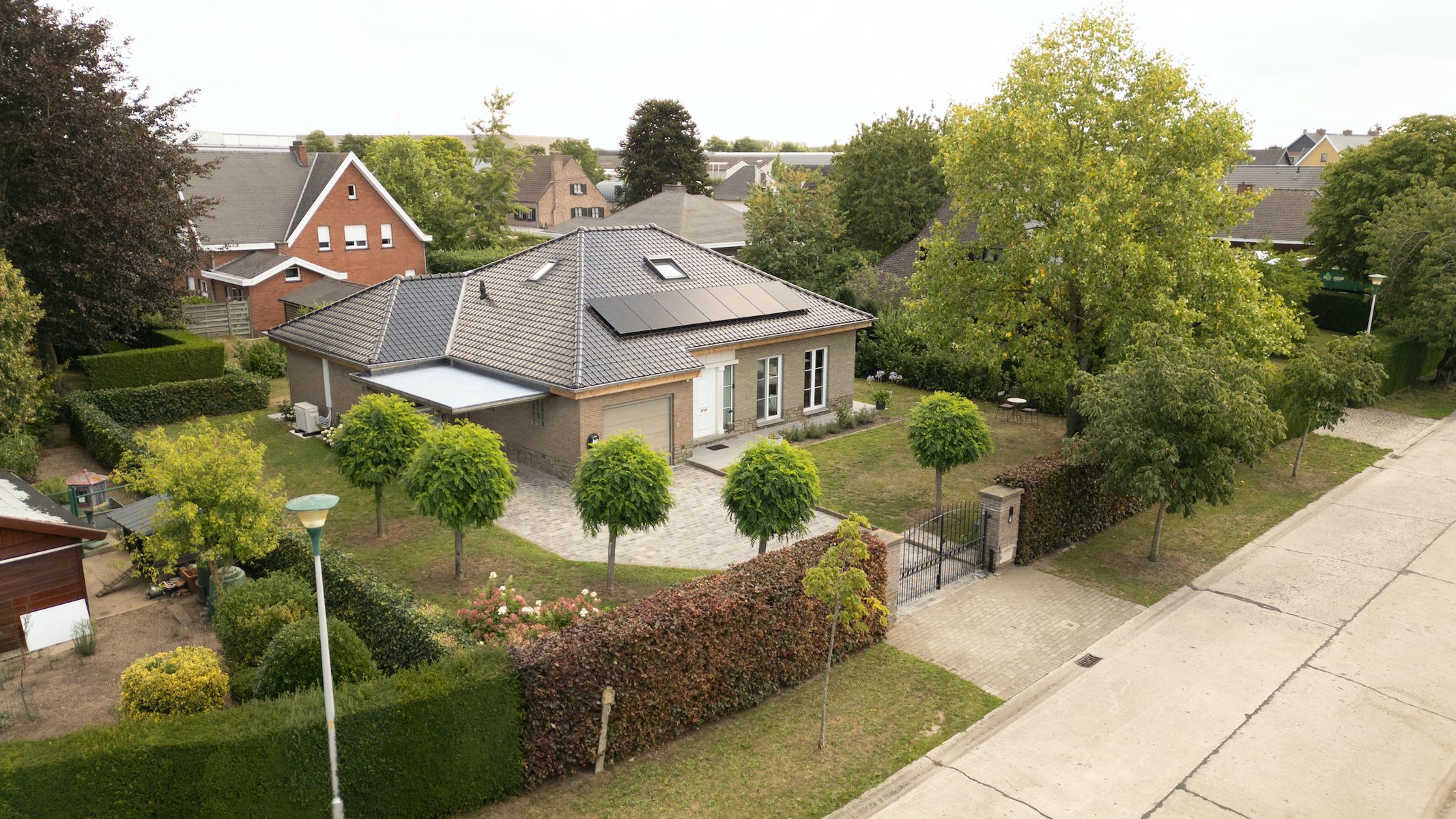 Instapklare en gerenoveerde villa met 3/4 slps en bureau foto 44