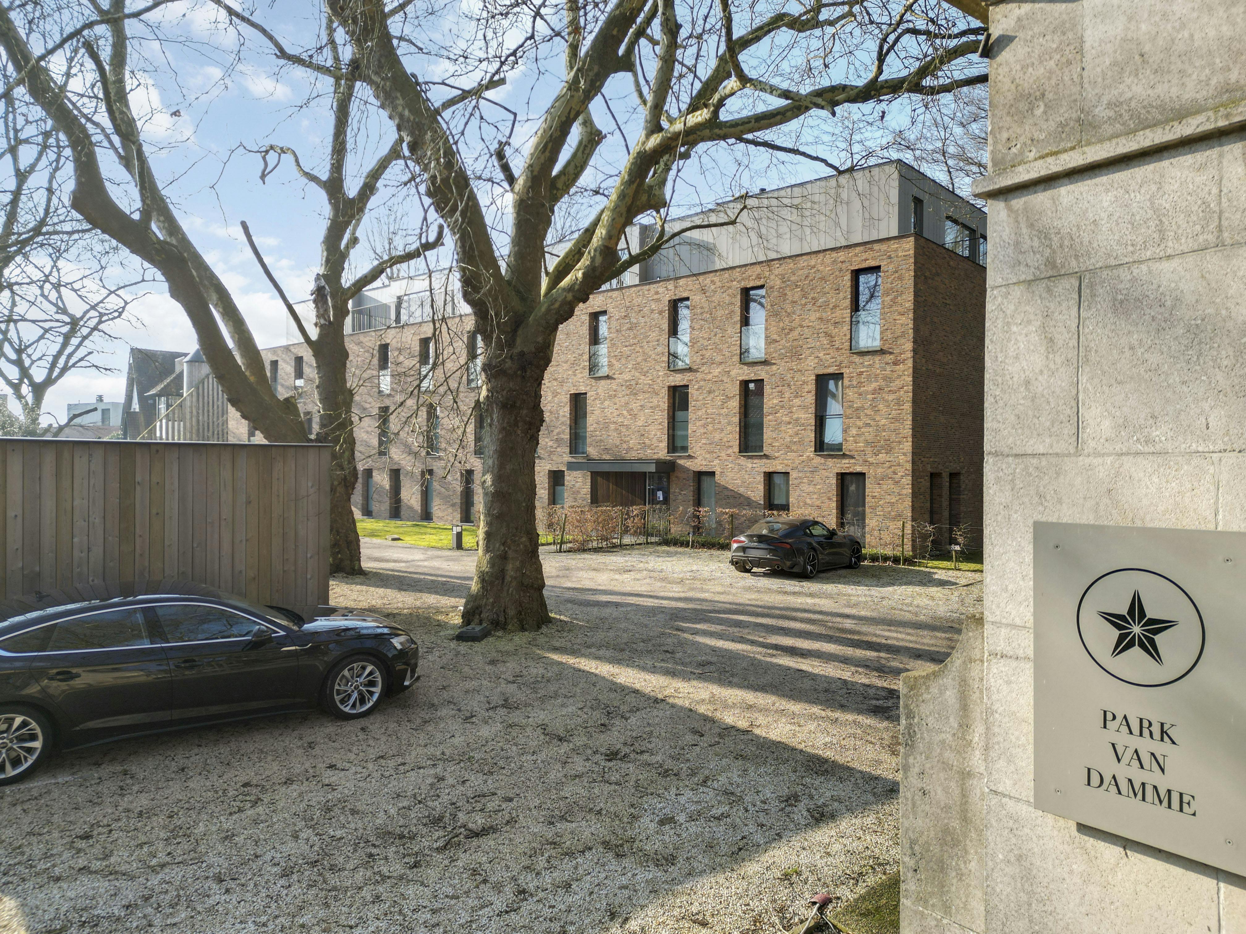 Stijlvol appartement met 2 slaapkamers en 2 autostaanplaatsen foto 11