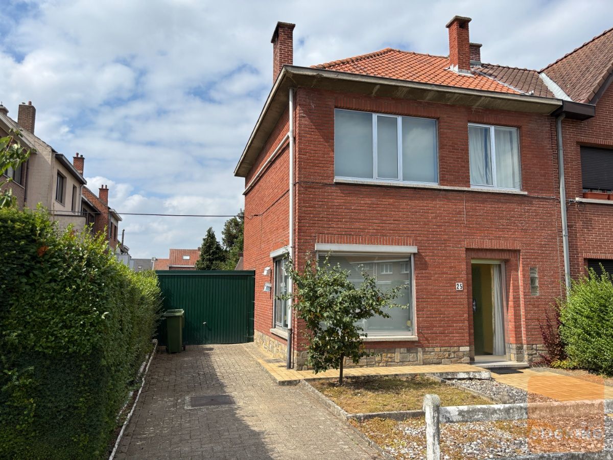 Charmante halfopen woning met stadstuintje foto 16