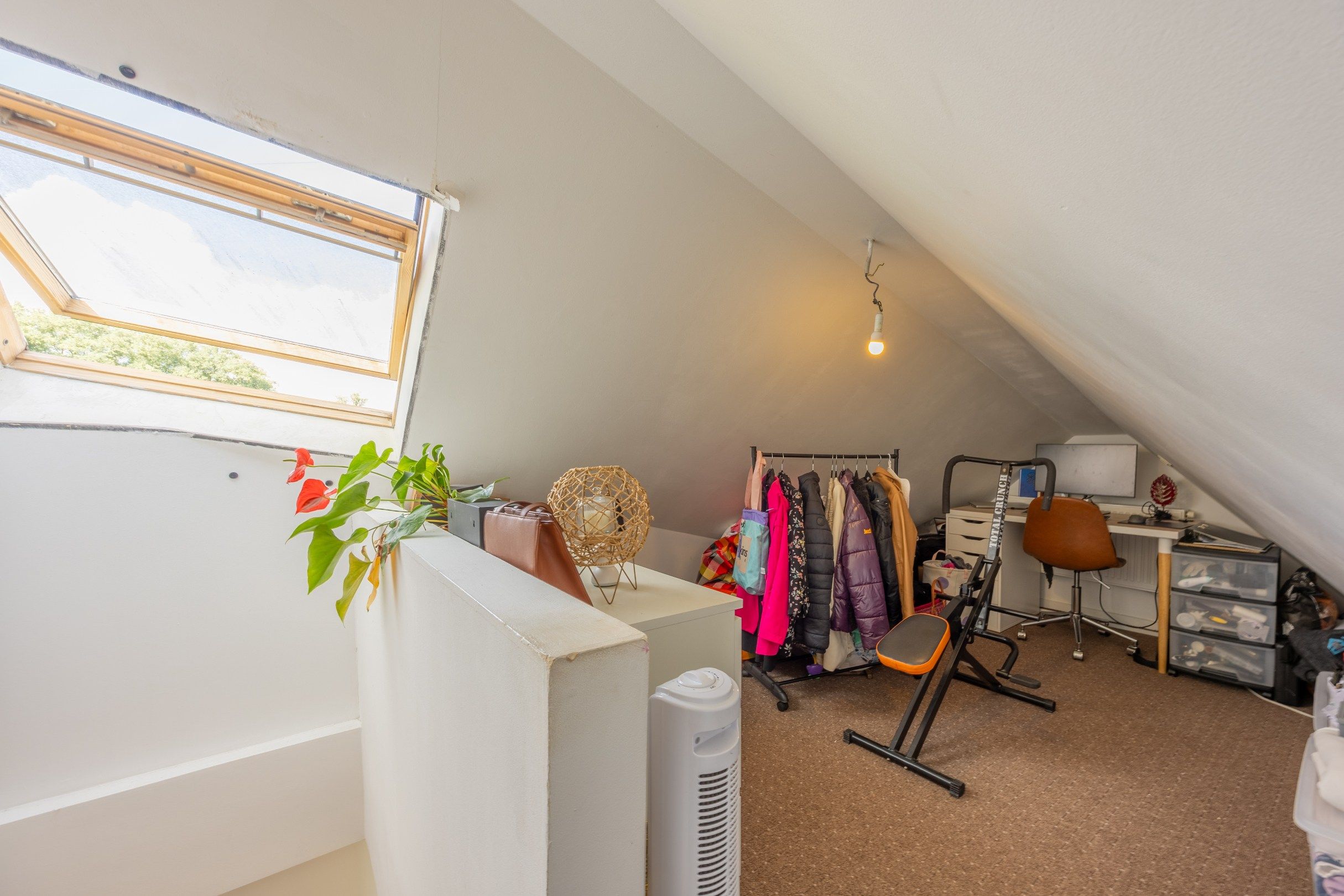 Instapklare halfopen woning met drie slaapkamers en tuin foto 12