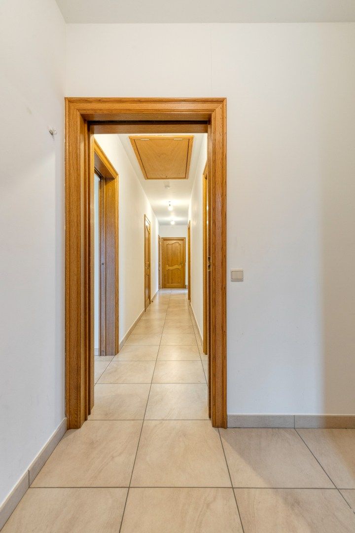 Zeer degelijke villa op 947 m² in het centrum van Rekkem! foto 2