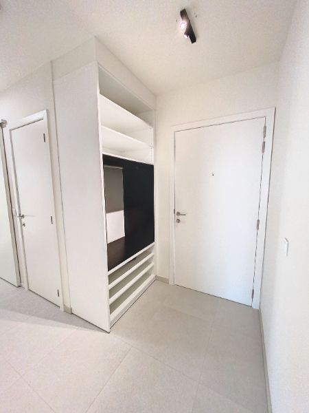 Modern instapklaar BEN- APPARTEMENT op 7de verdiep met alle comfort foto 4