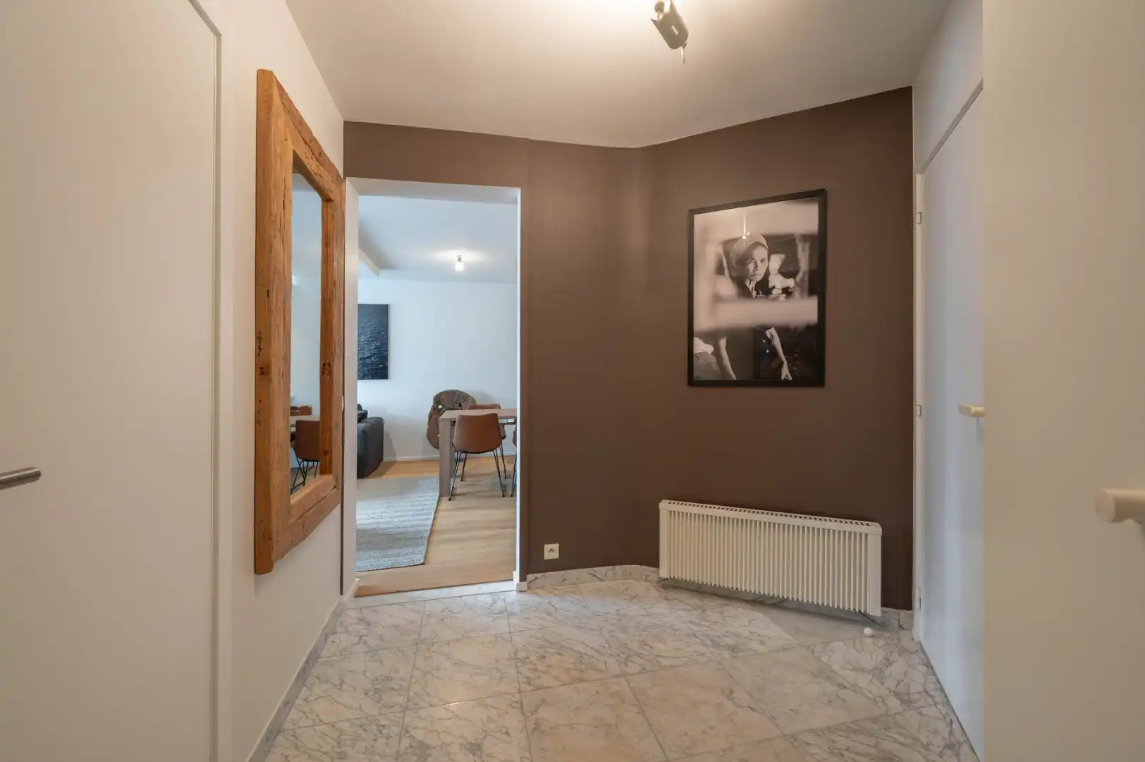 Uitzonderlijk breed appartement met aangenaam zicht op groen en villa's van Het Zoute, gelegen in residentie tussen Driehoeksplein en Ijzerzerpark. foto 16