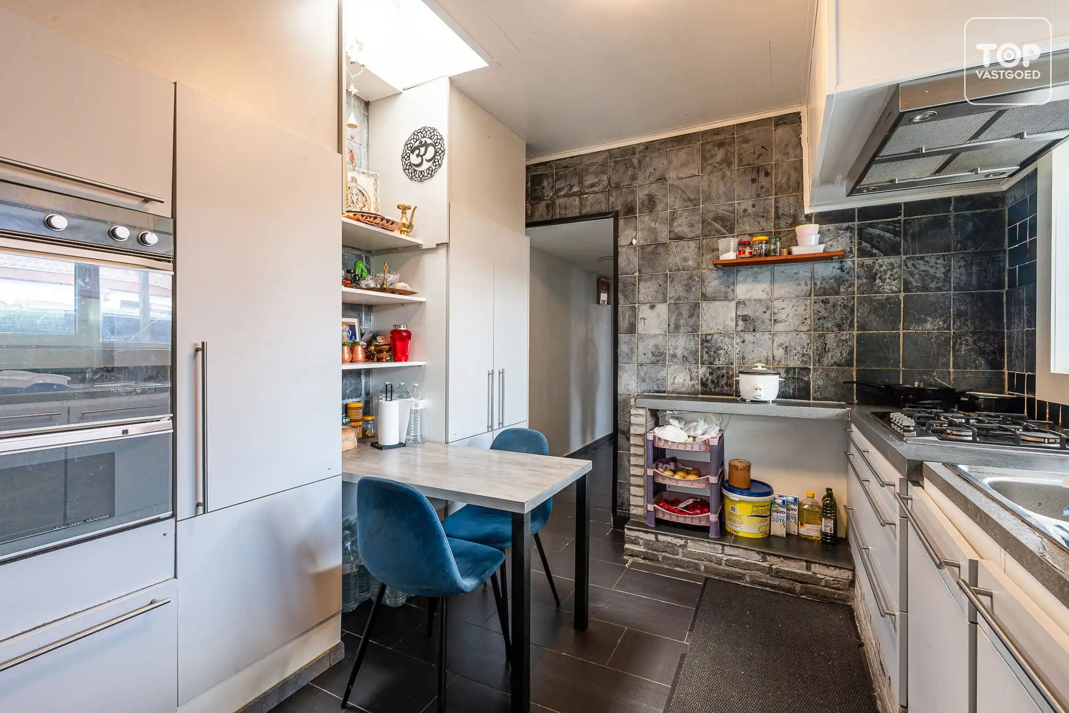 Karaktervolle half open woning met mooie gevel.  foto 12